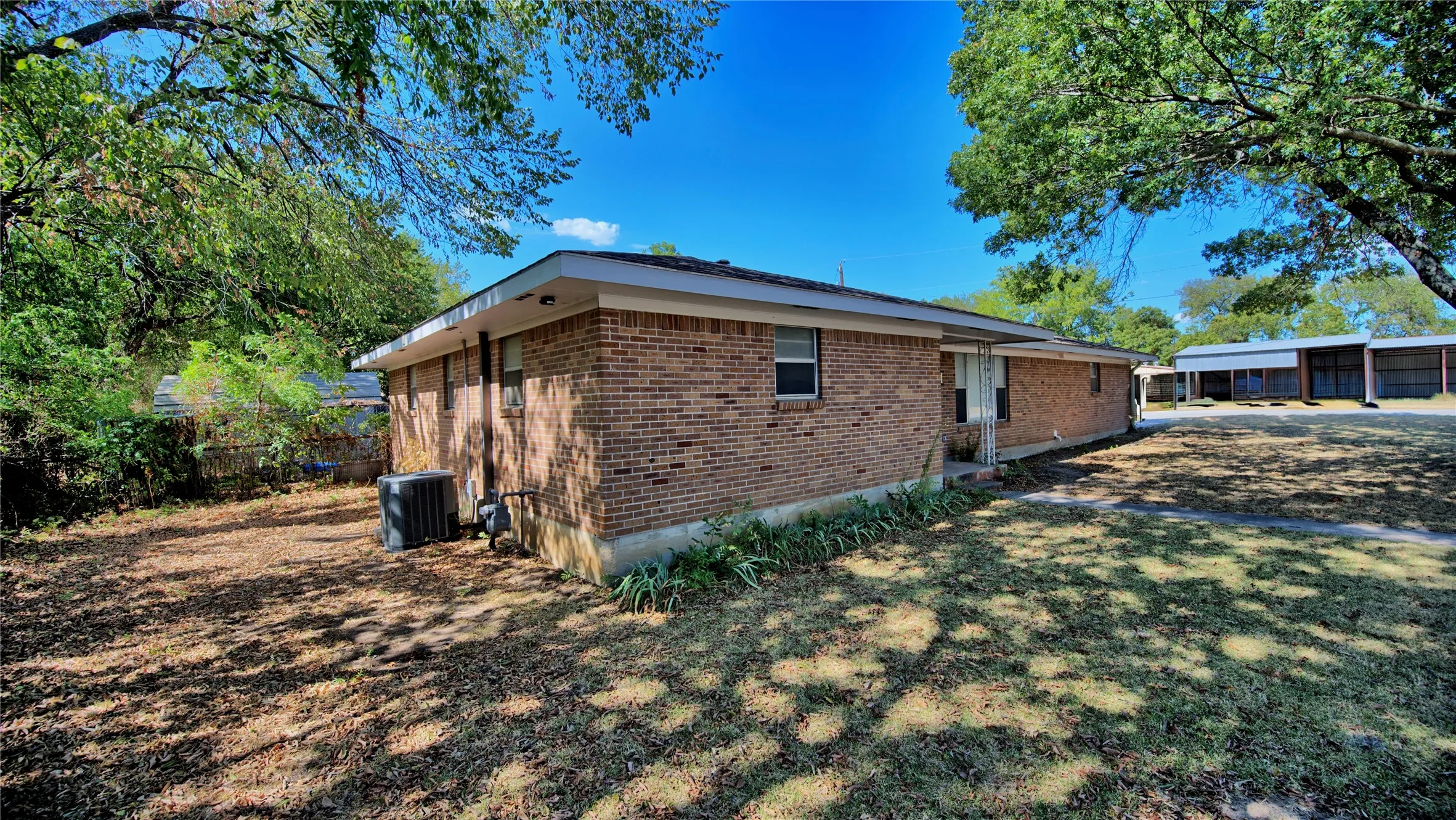 Single Family Residence For Sale in Montague County , 105 E Pecan Street, St Jo, Texas 76265, 4 Bedroom, 2 Bathroom, 2 Garage spaces, 2,606 Sqft, built in 1970, mls#21386668, Real Estate Agent in St Jo, Homes For Sale in Montague county, Homes For Sale in St Jo, Realtor in St Jo Texas, Real Estate Brokerage Independent Realty Texas, Luminita Cordes Realtor
