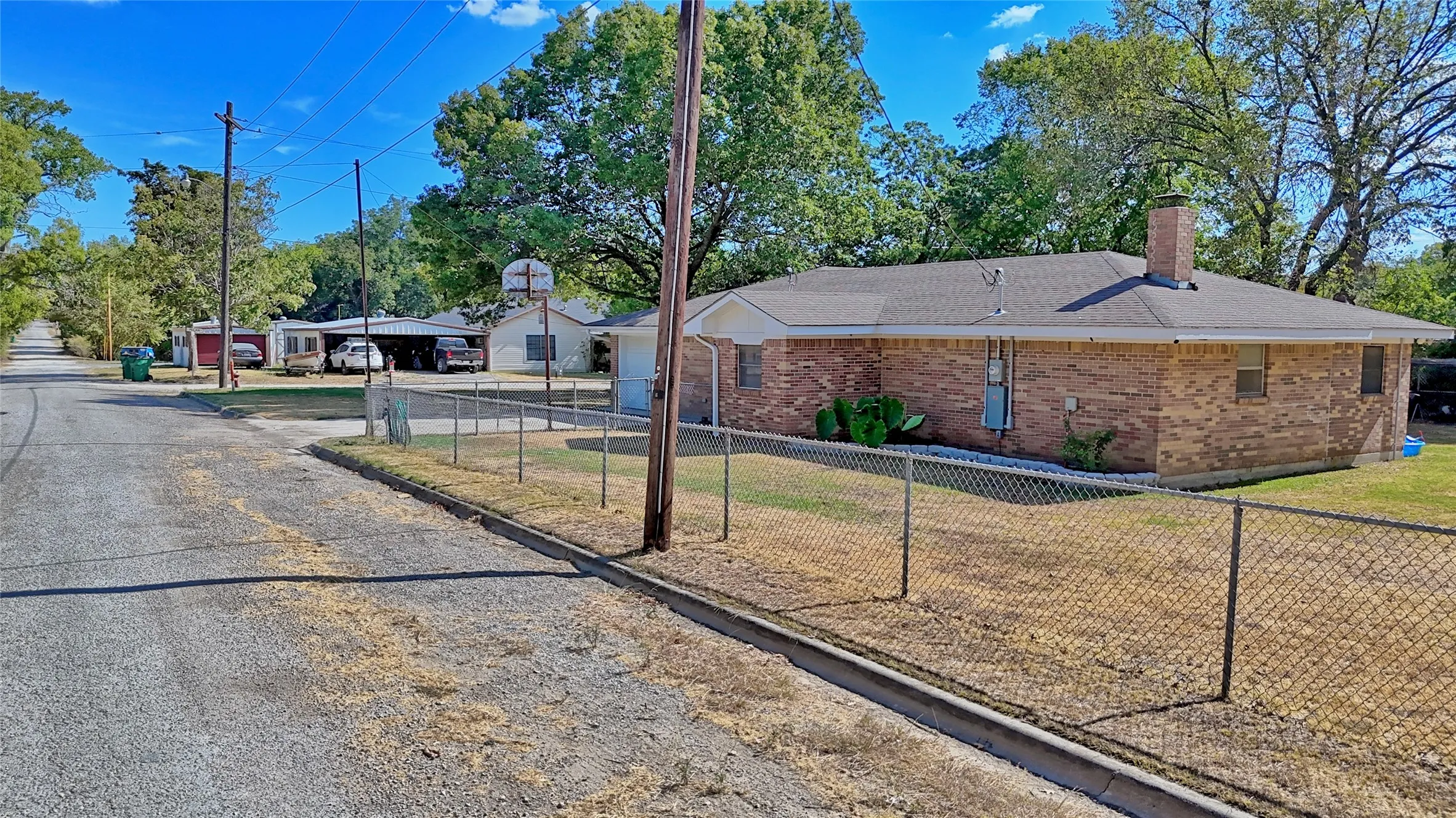 Single Family Residence For Sale in Montague County , 105 E Pecan Street, St Jo, Texas 76265, 4 Bedroom, 2 Bathroom, 2 Garage spaces, 2,606 Sqft, built in 1970, mls#21386668, Real Estate Agent in St Jo, Homes For Sale in Montague county, Homes For Sale in St Jo, Realtor in St Jo Texas, Real Estate Brokerage Independent Realty Texas, Luminita Cordes Realtor