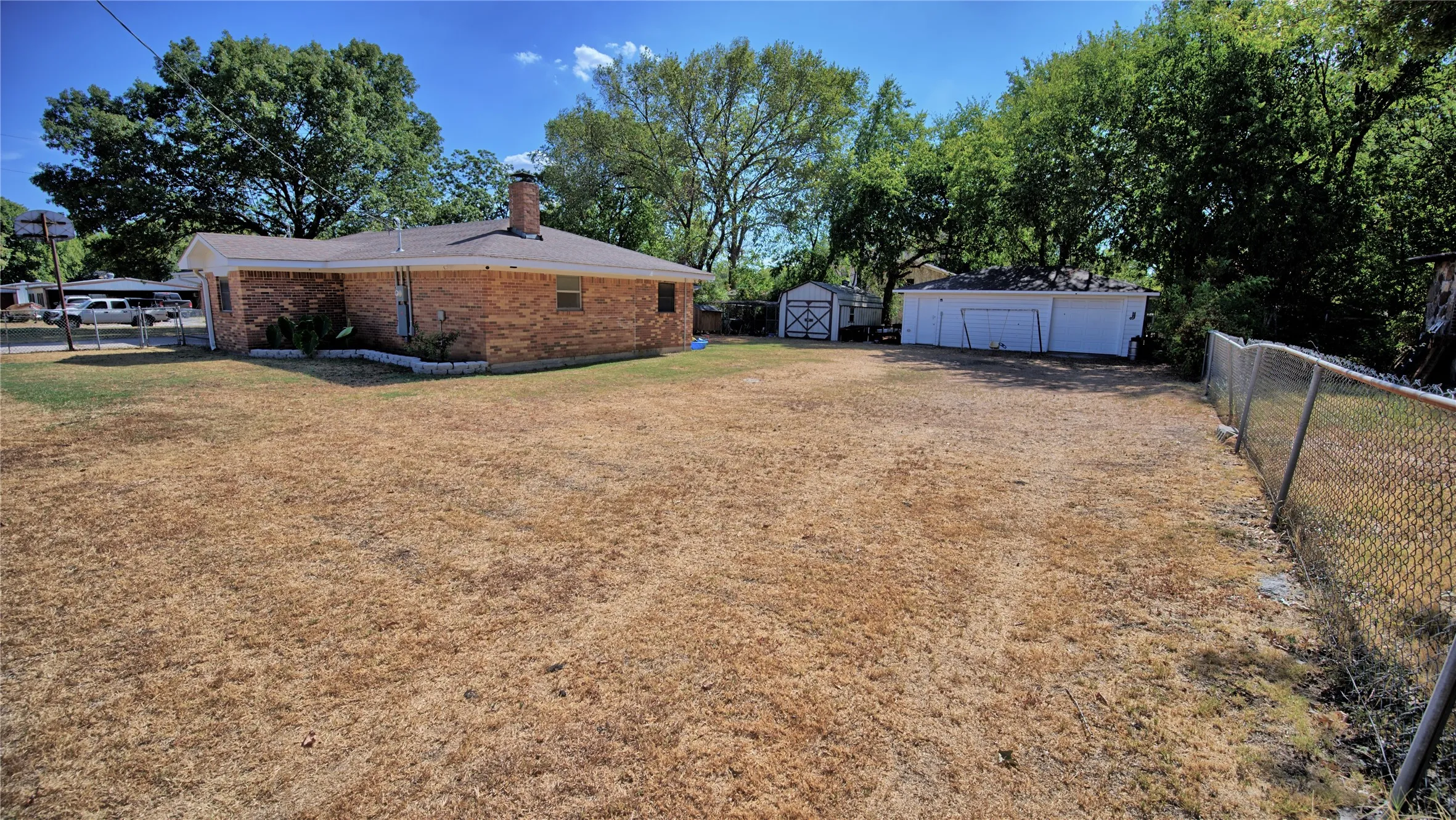 Single Family Residence For Sale in Montague County , 105 E Pecan Street, St Jo, Texas 76265, 4 Bedroom, 2 Bathroom, 2 Garage spaces, 2,606 Sqft, built in 1970, mls#21386668, Real Estate Agent in St Jo, Homes For Sale in Montague county, Homes For Sale in St Jo, Realtor in St Jo Texas, Real Estate Brokerage Independent Realty Texas, Luminita Cordes Realtor