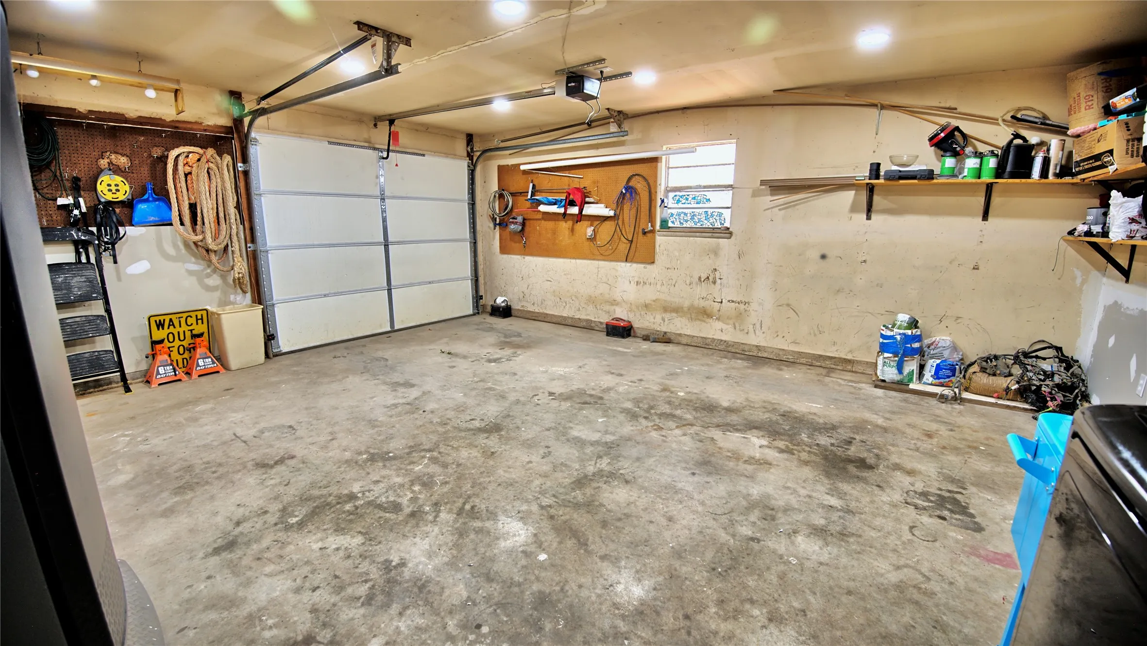 Single Family Residence For Sale in Montague County , 105 E Pecan Street, St Jo, Texas 76265, 4 Bedroom, 2 Bathroom, 2 Garage spaces, 2,606 Sqft, built in 1970, mls#21386668, Real Estate Agent in St Jo, Homes For Sale in Montague county, Homes For Sale in St Jo, Realtor in St Jo Texas, Real Estate Brokerage Independent Realty Texas, Luminita Cordes Realtor