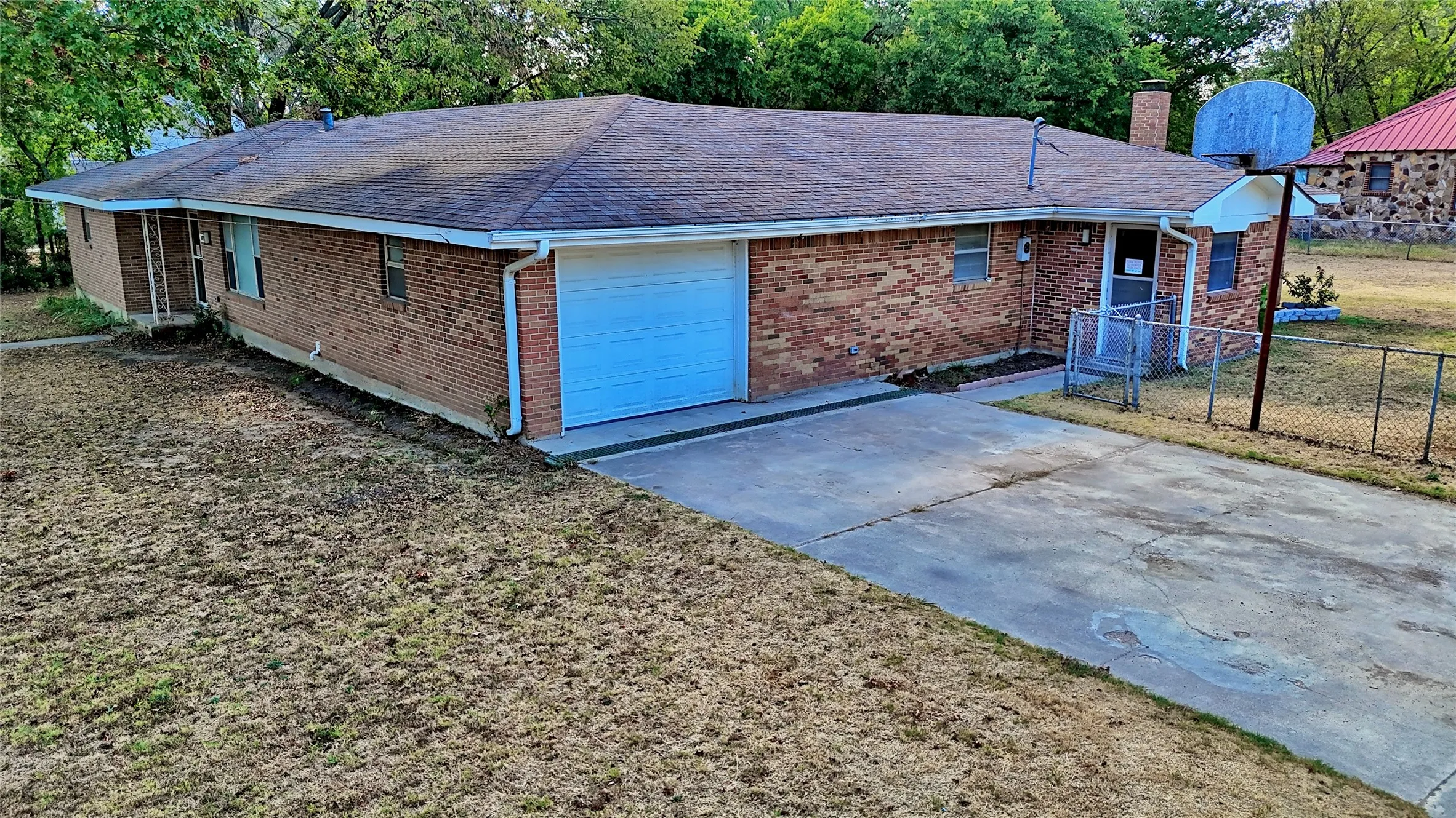 Single Family Residence For Sale in Montague County , 105 E Pecan Street, St Jo, Texas 76265, 4 Bedroom, 2 Bathroom, 2 Garage spaces, 2,606 Sqft, built in 1970, mls#21386668, Real Estate Agent in St Jo, Homes For Sale in Montague county, Homes For Sale in St Jo, Realtor in St Jo Texas, Real Estate Brokerage Independent Realty Texas, Luminita Cordes Realtor
