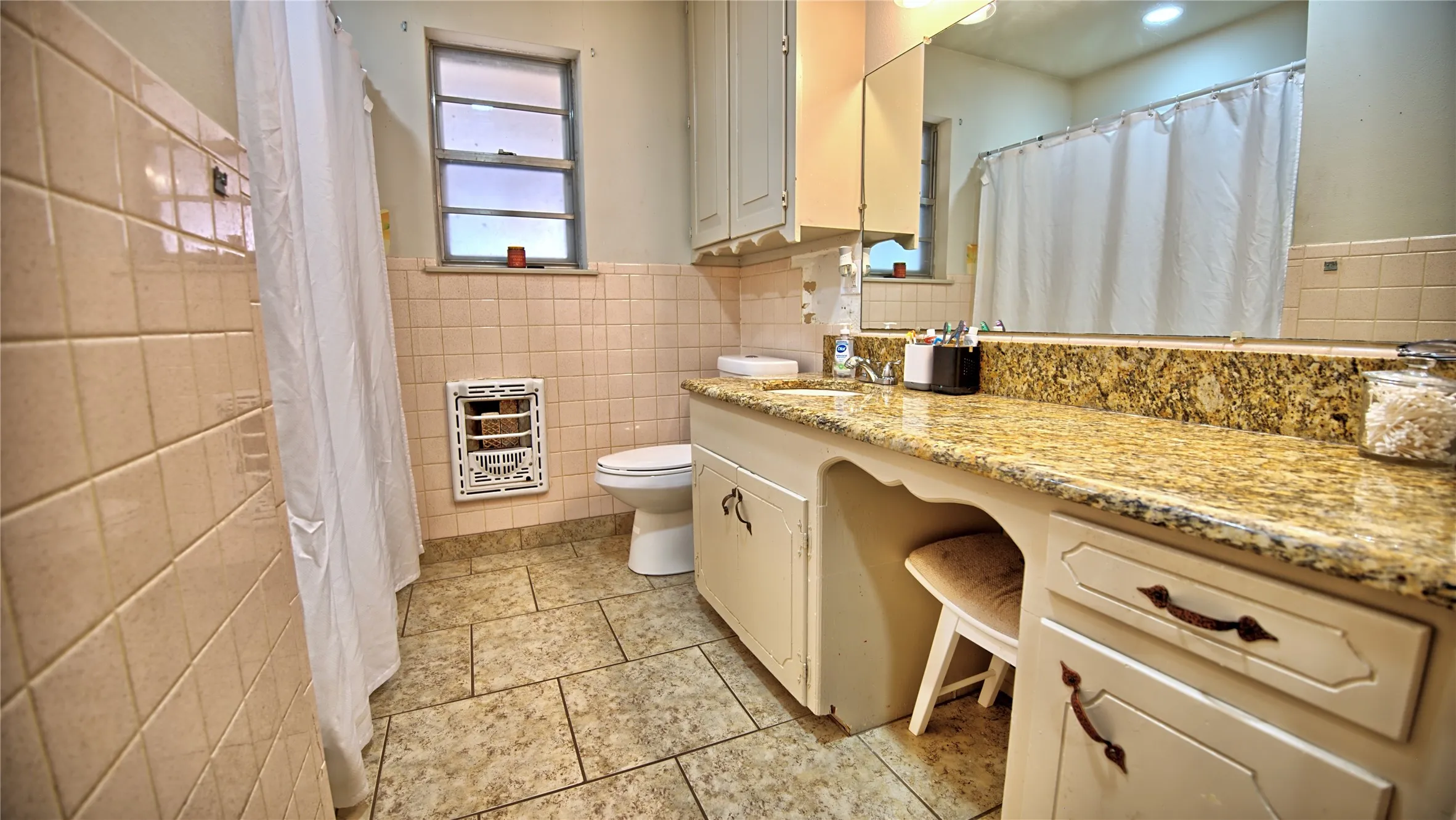 Single Family Residence For Sale in Montague County , 105 E Pecan Street, St Jo, Texas 76265, 4 Bedroom, 2 Bathroom, 2 Garage spaces, 2,606 Sqft, built in 1970, mls#21386668, Real Estate Agent in St Jo, Homes For Sale in Montague county, Homes For Sale in St Jo, Realtor in St Jo Texas, Real Estate Brokerage Independent Realty Texas, Luminita Cordes Realtor