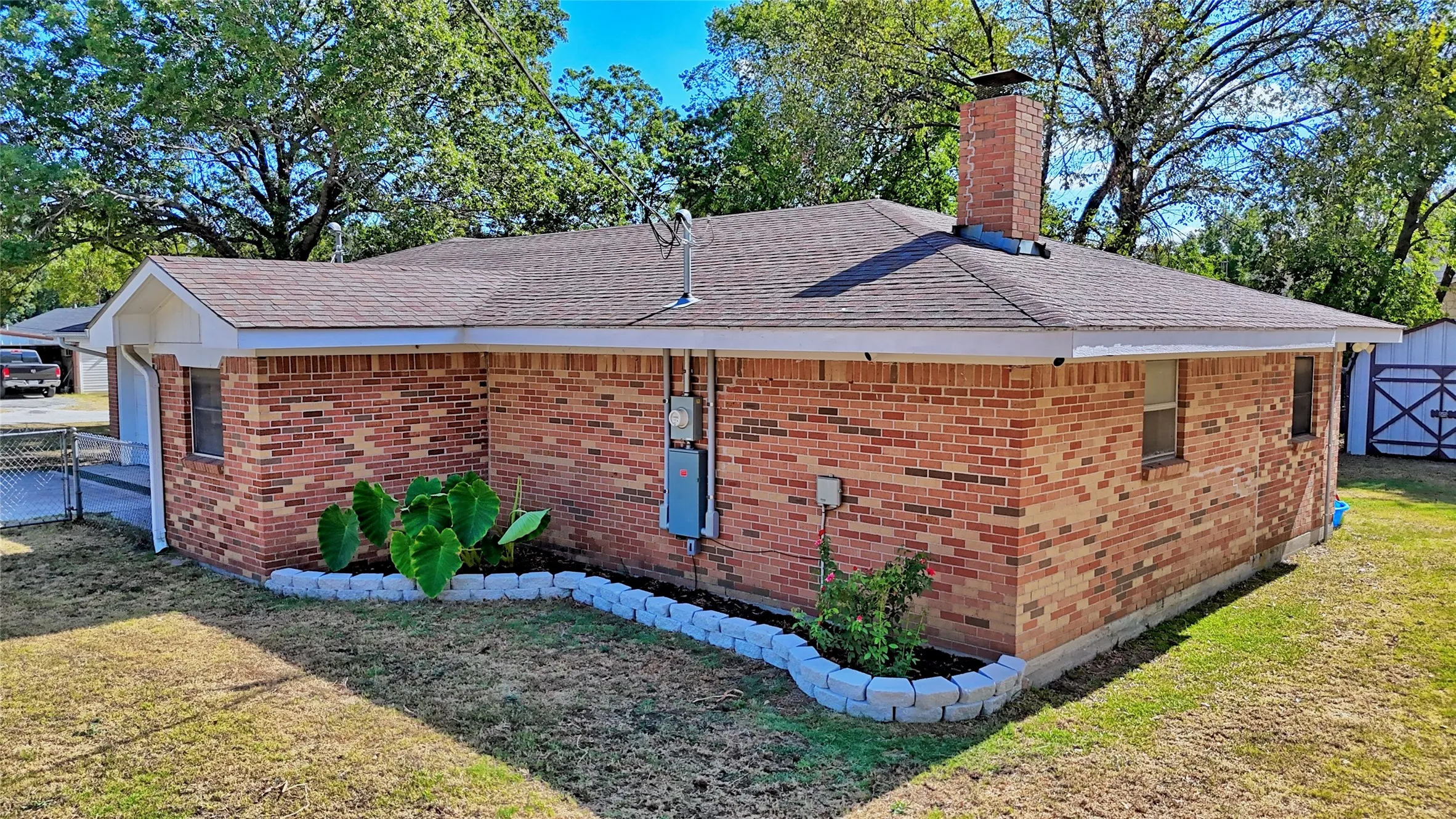 Single Family Residence For Sale in Montague County , 105 E Pecan Street, St Jo, Texas 76265, 4 Bedroom, 2 Bathroom, 2 Garage spaces, 2,606 Sqft, built in 1970, mls#21386668, Real Estate Agent in St Jo, Homes For Sale in Montague county, Homes For Sale in St Jo, Realtor in St Jo Texas, Real Estate Brokerage Independent Realty Texas, Luminita Cordes Realtor