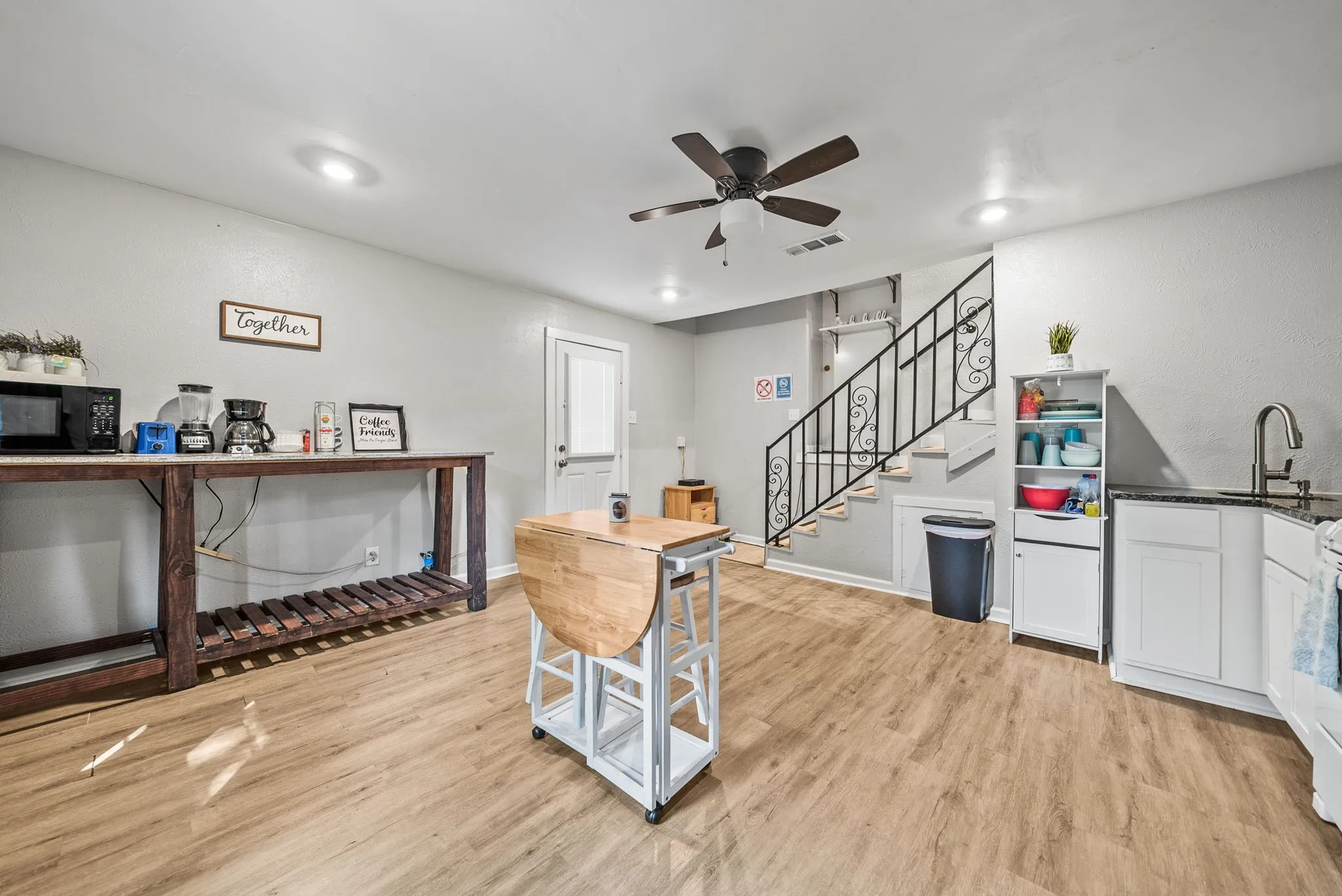 Single Family Residence For Sale in Dallas County , 2807 Cain Boulevard, Dallas, Texas 75211, 5 Bedroom, 5 Bathroom, Garage spaces, 2,488 Sqft, built in 1930, mls#21375787, Real Estate Agent in Dallas, Homes For Sale in Dallas county, Homes For Sale in Dallas, Realtor in Dallas Texas, Real Estate Brokerage Independent Realty Texas, Luminita Cordes Realtor