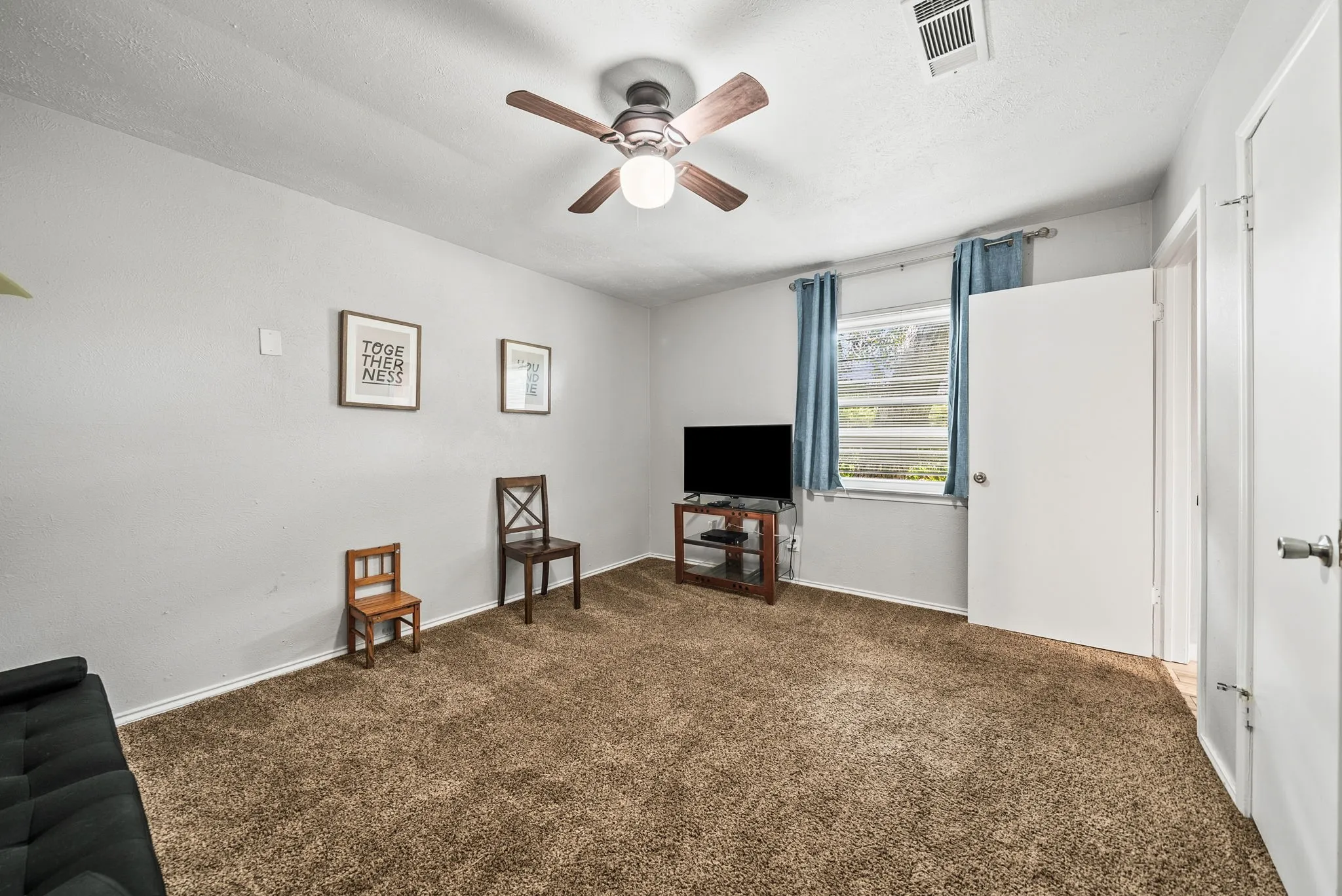 Neutral wall color with textured carpet flooring
