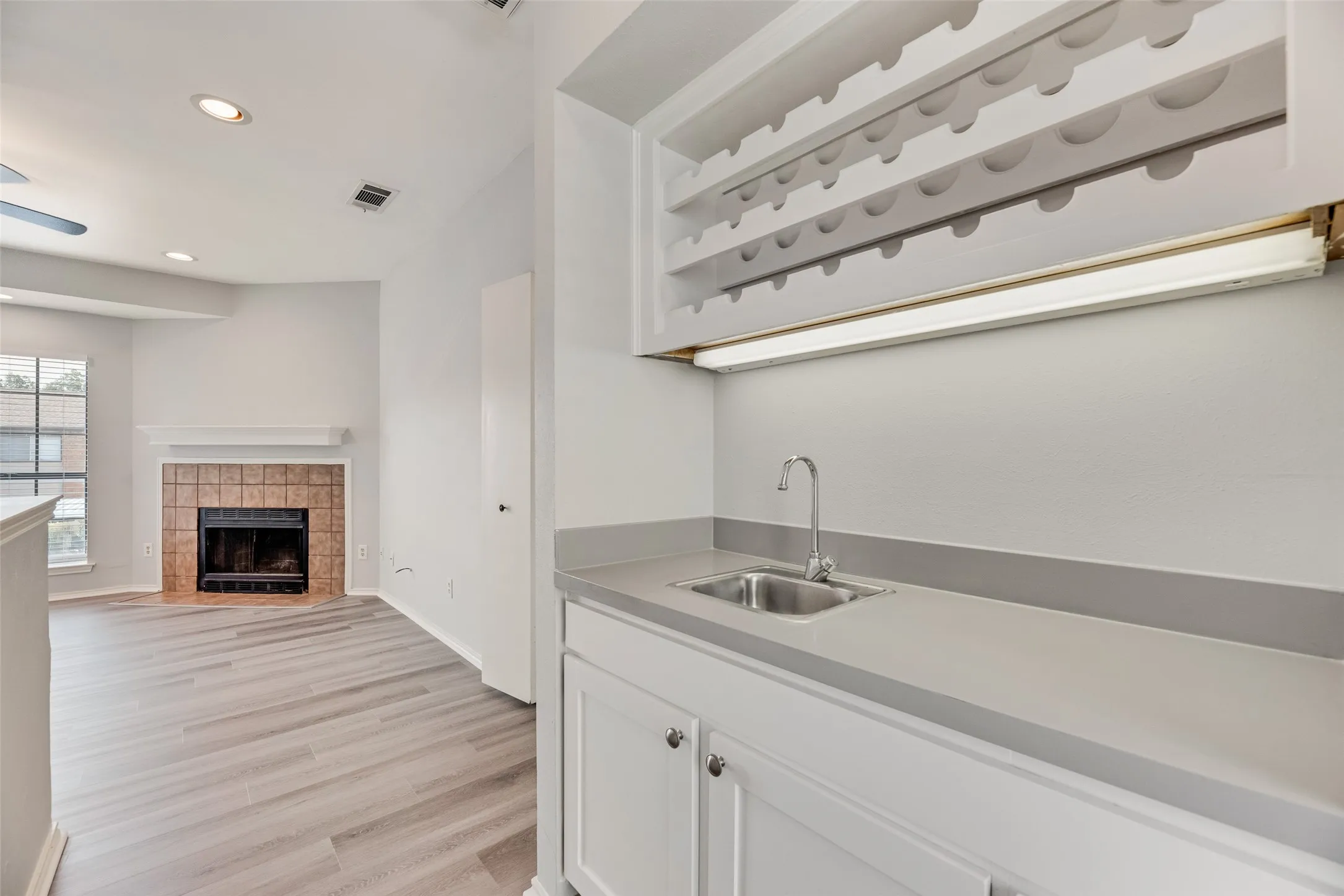 Condominium For Rent in Dallas County , 5100 Verde Valley Lane 255, Dallas, Texas 75254, 2 Bedroom, 2 Bathroom, Garage spaces, 1,154 Sqft, built in 1982, mls#21379291, Real Estate Agent in Dallas, Homes For Rent in Dallas county, Homes For Rent in Dallas, Realtor in Dallas Texas, Real Estate Brokerage Independent Realty Texas, Luminita Cordes Realtor