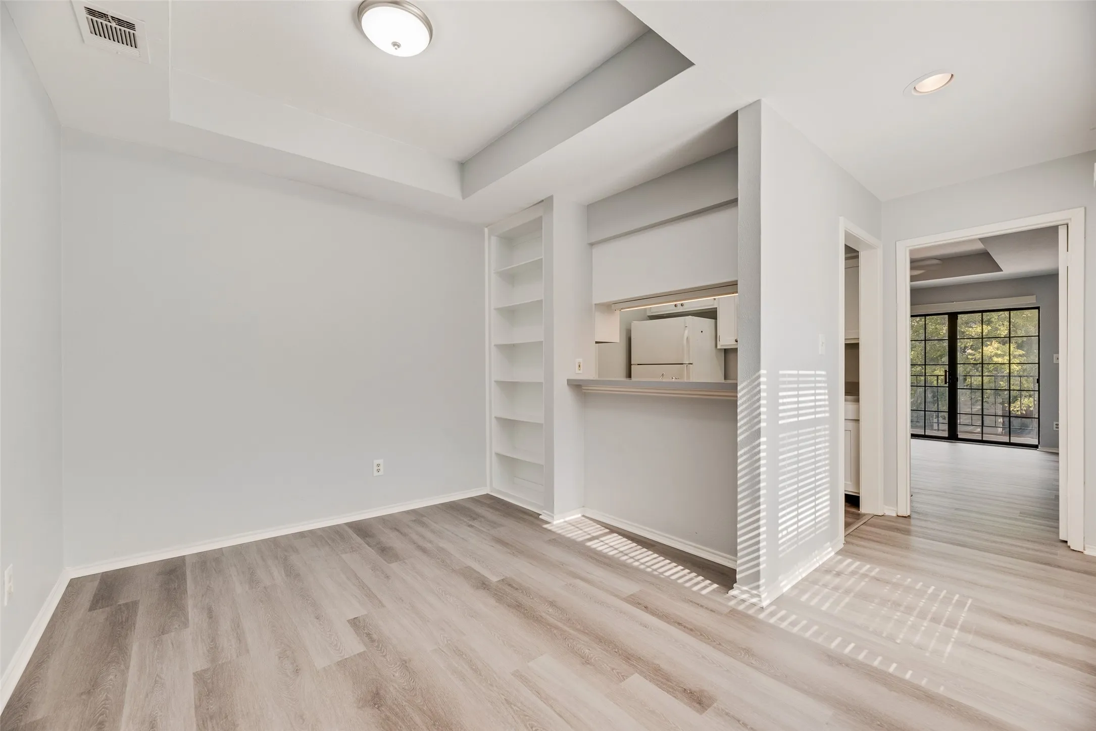 Condominium For Rent in Dallas County , 5100 Verde Valley Lane 255, Dallas, Texas 75254, 2 Bedroom, 2 Bathroom, Garage spaces, 1,154 Sqft, built in 1982, mls#21379291, Real Estate Agent in Dallas, Homes For Rent in Dallas county, Homes For Rent in Dallas, Realtor in Dallas Texas, Real Estate Brokerage Independent Realty Texas, Luminita Cordes Realtor