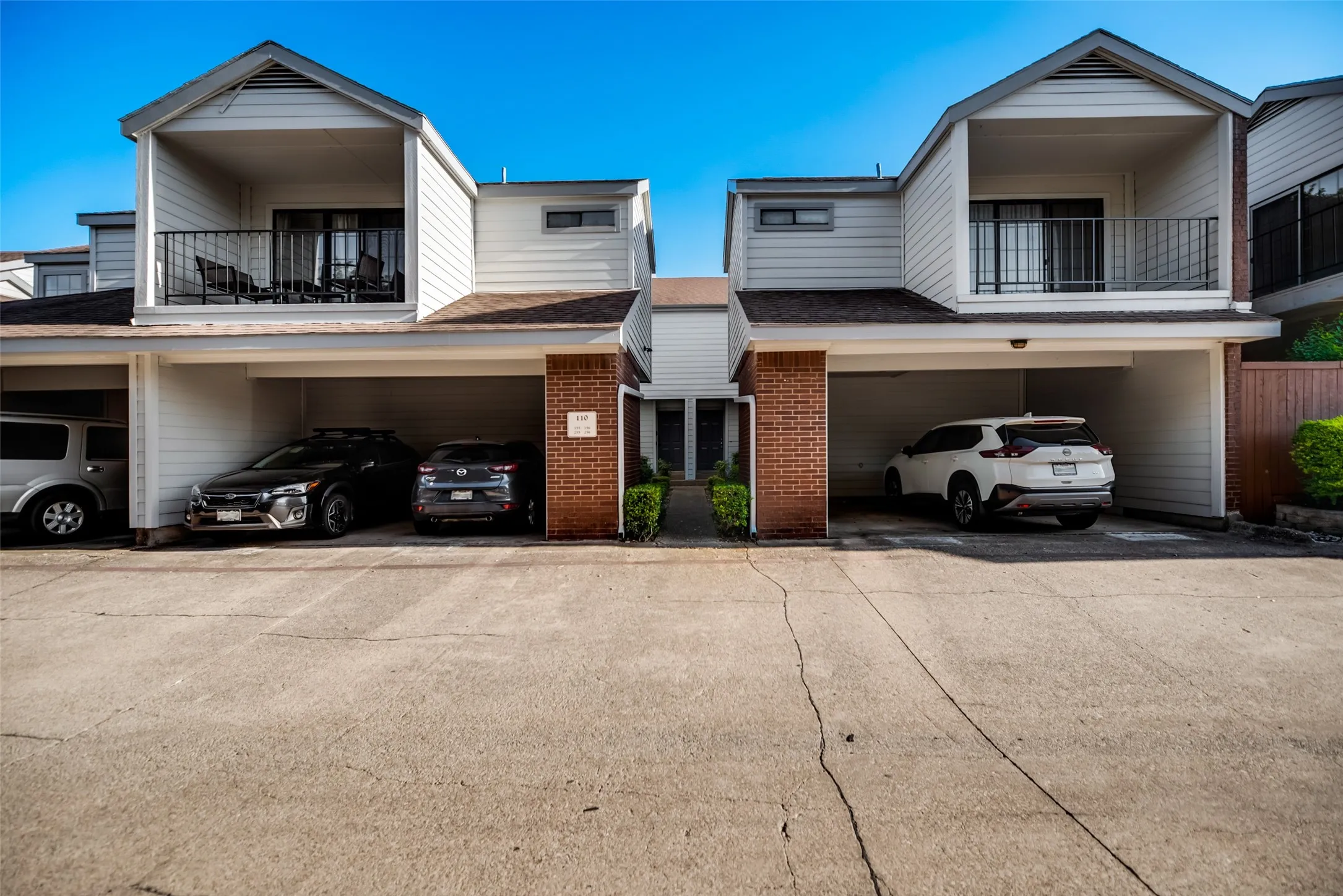 Condominium For Rent in Dallas County , 5100 Verde Valley Lane 255, Dallas, Texas 75254, 2 Bedroom, 2 Bathroom, Garage spaces, 1,154 Sqft, built in 1982, mls#21379291, Real Estate Agent in Dallas, Homes For Rent in Dallas county, Homes For Rent in Dallas, Realtor in Dallas Texas, Real Estate Brokerage Independent Realty Texas, Luminita Cordes Realtor