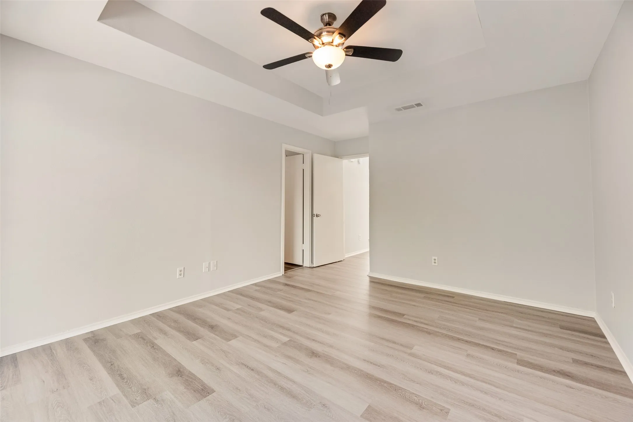 Condominium For Rent in Dallas County , 5100 Verde Valley Lane 255, Dallas, Texas 75254, 2 Bedroom, 2 Bathroom, Garage spaces, 1,154 Sqft, built in 1982, mls#21379291, Real Estate Agent in Dallas, Homes For Rent in Dallas county, Homes For Rent in Dallas, Realtor in Dallas Texas, Real Estate Brokerage Independent Realty Texas, Luminita Cordes Realtor