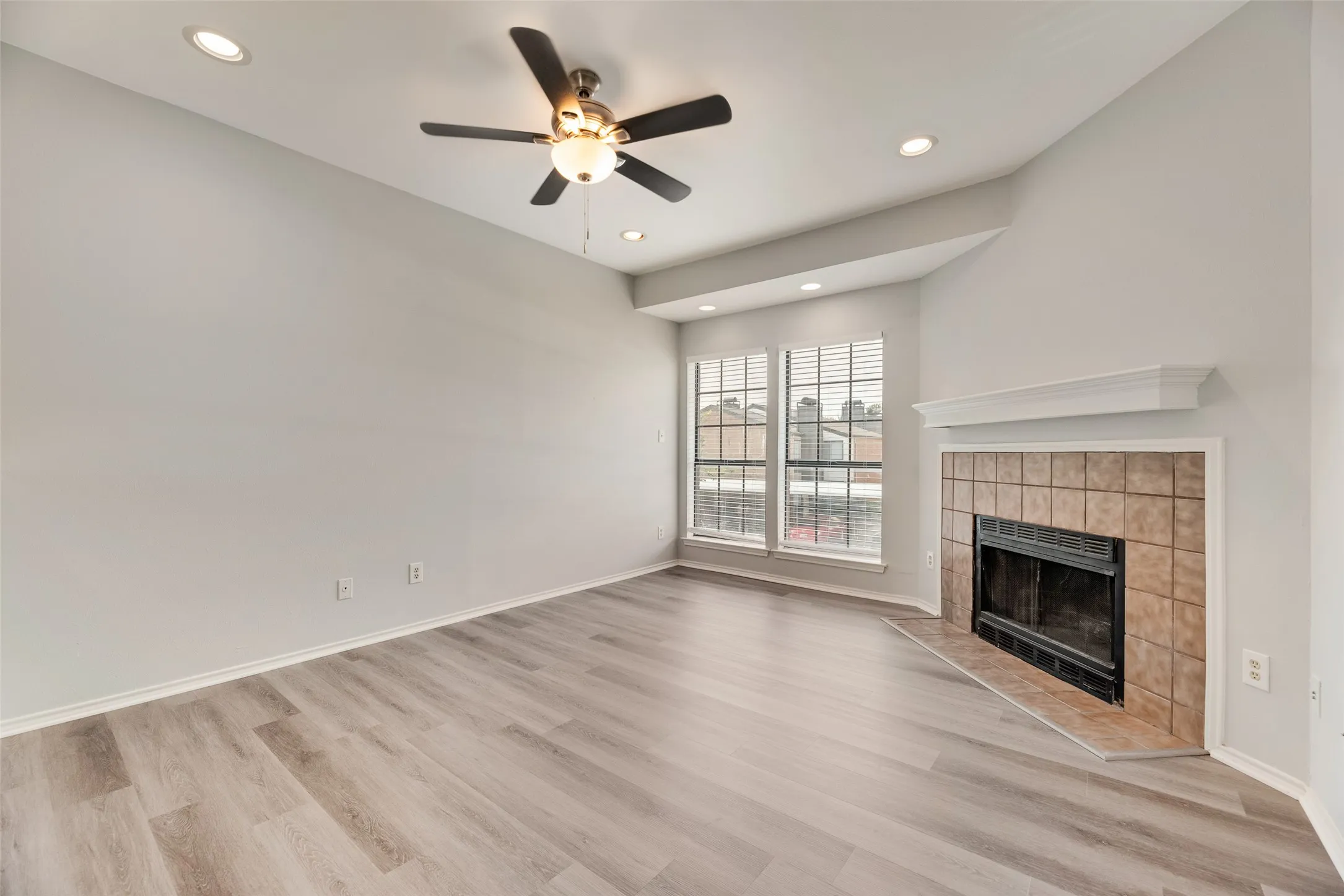 Condominium For Rent in Dallas County , 5100 Verde Valley Lane 255, Dallas, Texas 75254, 2 Bedroom, 2 Bathroom, Garage spaces, 1,154 Sqft, built in 1982, mls#21379291, Real Estate Agent in Dallas, Homes For Rent in Dallas county, Homes For Rent in Dallas, Realtor in Dallas Texas, Real Estate Brokerage Independent Realty Texas, Luminita Cordes Realtor