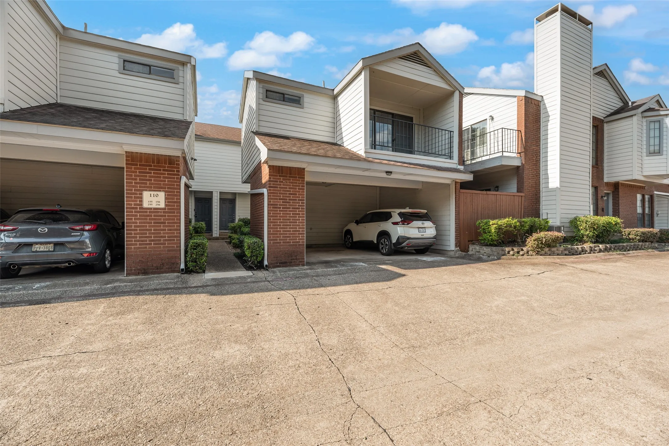 Condominium For Rent in Dallas County , 5100 Verde Valley Lane 255, Dallas, Texas 75254, 2 Bedroom, 2 Bathroom, Garage spaces, 1,154 Sqft, built in 1982, mls#21379291, Real Estate Agent in Dallas, Homes For Rent in Dallas county, Homes For Rent in Dallas, Realtor in Dallas Texas, Real Estate Brokerage Independent Realty Texas, Luminita Cordes Realtor
