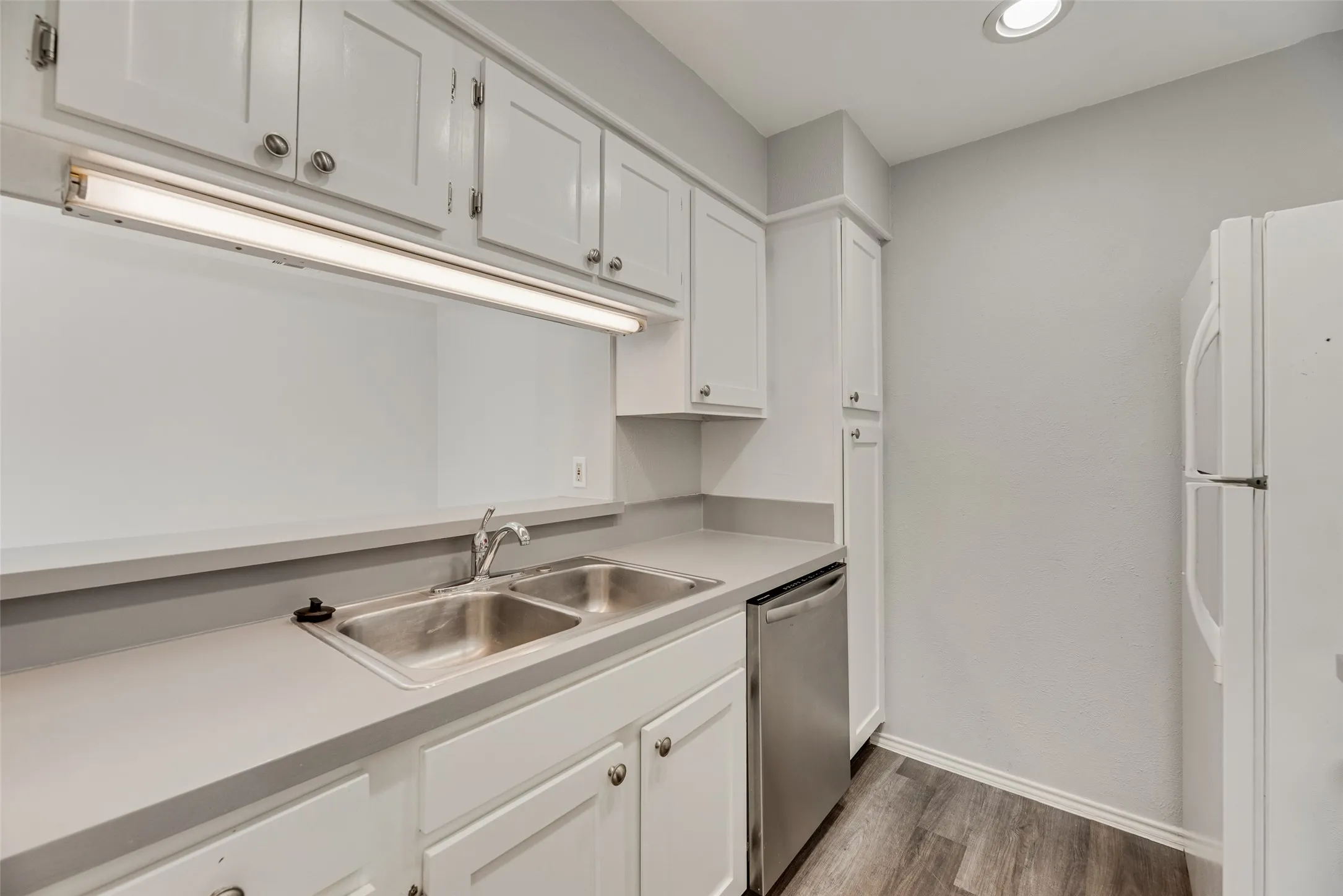Condominium For Rent in Dallas County , 5100 Verde Valley Lane 255, Dallas, Texas 75254, 2 Bedroom, 2 Bathroom, Garage spaces, 1,154 Sqft, built in 1982, mls#21379291, Real Estate Agent in Dallas, Homes For Rent in Dallas county, Homes For Rent in Dallas, Realtor in Dallas Texas, Real Estate Brokerage Independent Realty Texas, Luminita Cordes Realtor