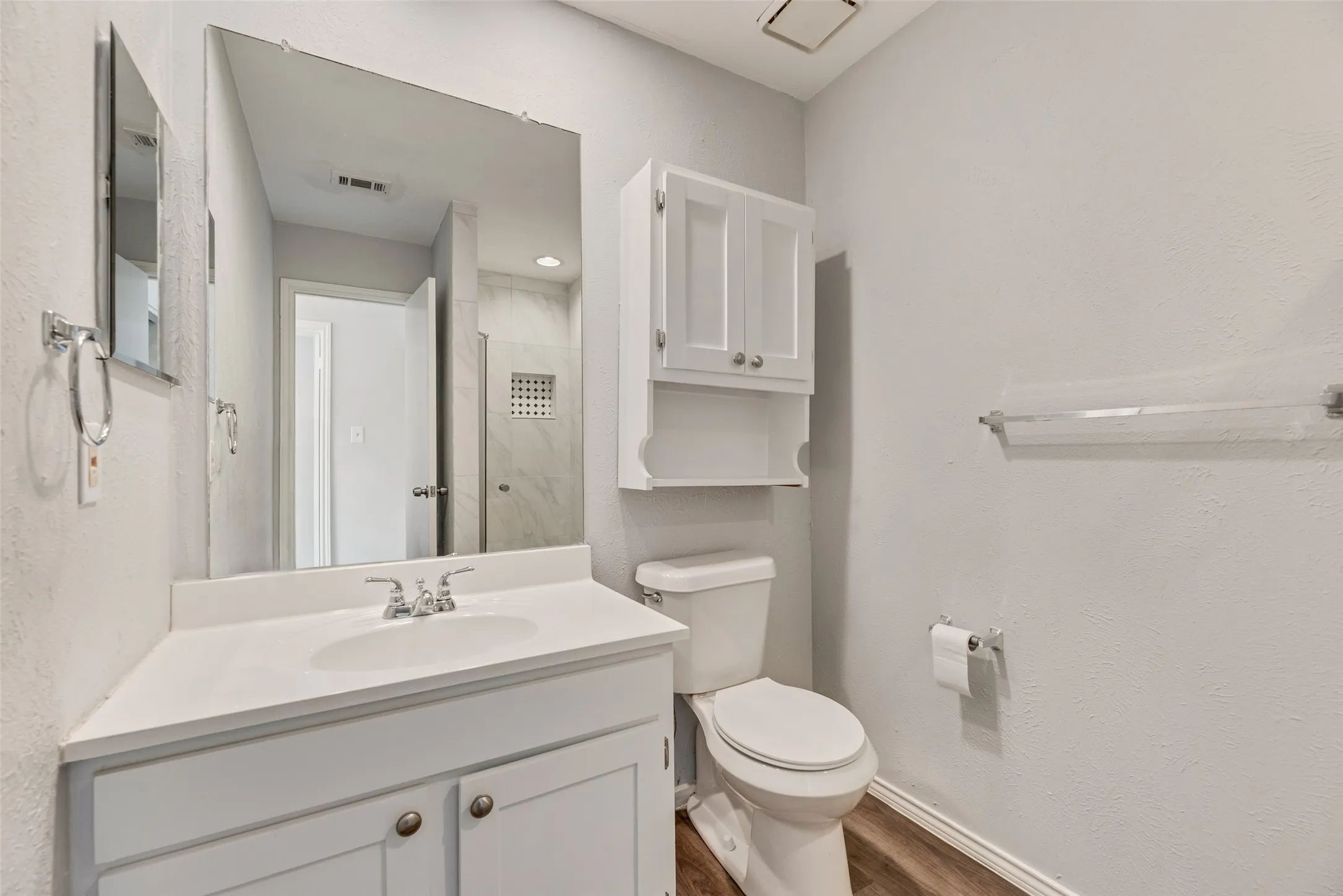 Condominium For Rent in Dallas County , 5100 Verde Valley Lane 255, Dallas, Texas 75254, 2 Bedroom, 2 Bathroom, Garage spaces, 1,154 Sqft, built in 1982, mls#21379291, Real Estate Agent in Dallas, Homes For Rent in Dallas county, Homes For Rent in Dallas, Realtor in Dallas Texas, Real Estate Brokerage Independent Realty Texas, Luminita Cordes Realtor