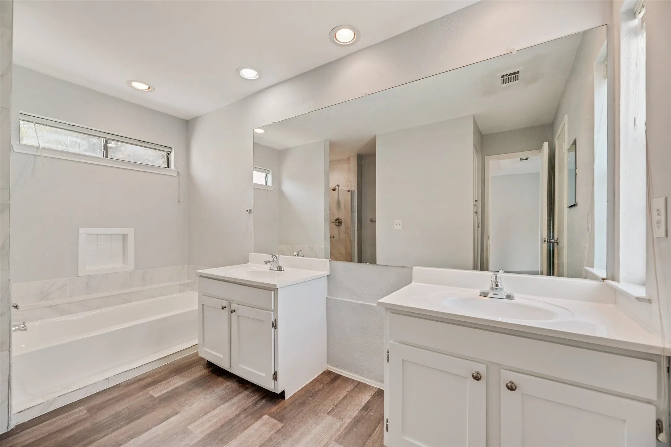 Condominium For Rent in Dallas County , 5100 Verde Valley Lane 255, Dallas, Texas 75254, 2 Bedroom, 2 Bathroom, Garage spaces, 1,154 Sqft, built in 1982, mls#21379291, Real Estate Agent in Dallas, Homes For Rent in Dallas county, Homes For Rent in Dallas, Realtor in Dallas Texas, Real Estate Brokerage Independent Realty Texas, Luminita Cordes Realtor