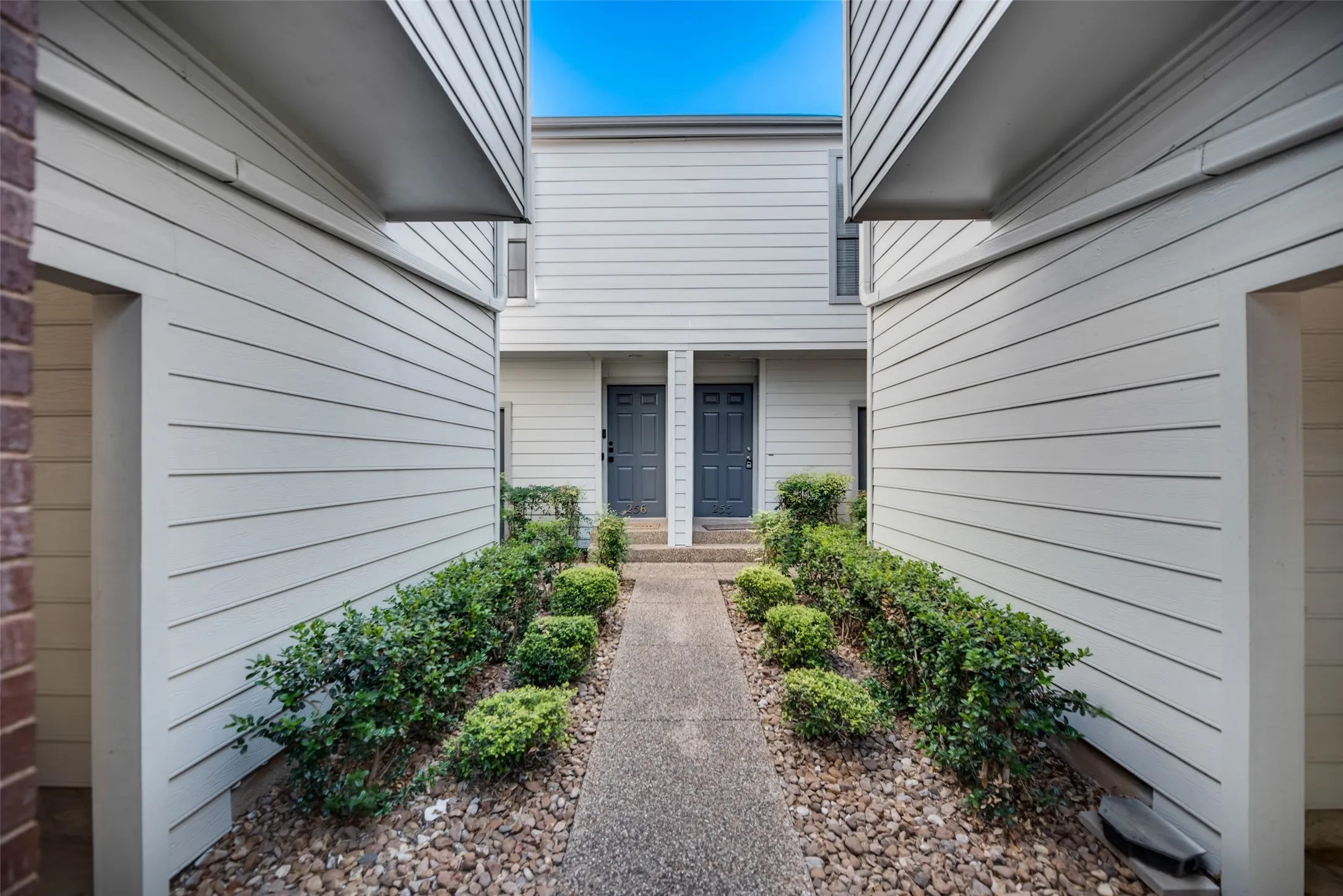 Condominium For Rent in Dallas County , 5100 Verde Valley Lane 255, Dallas, Texas 75254, 2 Bedroom, 2 Bathroom, Garage spaces, 1,154 Sqft, built in 1982, mls#21379291, Real Estate Agent in Dallas, Homes For Rent in Dallas county, Homes For Rent in Dallas, Realtor in Dallas Texas, Real Estate Brokerage Independent Realty Texas, Luminita Cordes Realtor
