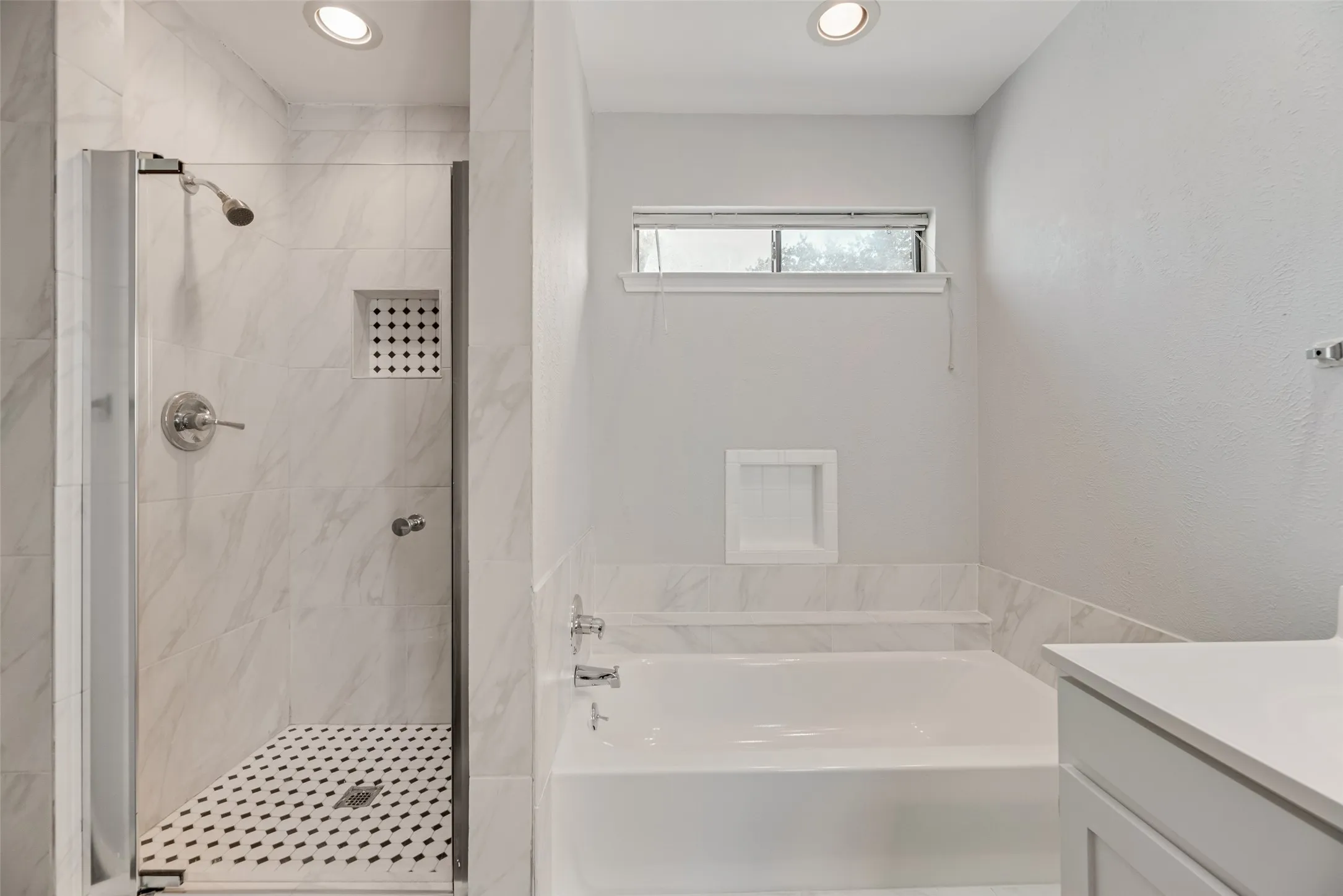 Condominium For Rent in Dallas County , 5100 Verde Valley Lane 255, Dallas, Texas 75254, 2 Bedroom, 2 Bathroom, Garage spaces, 1,154 Sqft, built in 1982, mls#21379291, Real Estate Agent in Dallas, Homes For Rent in Dallas county, Homes For Rent in Dallas, Realtor in Dallas Texas, Real Estate Brokerage Independent Realty Texas, Luminita Cordes Realtor