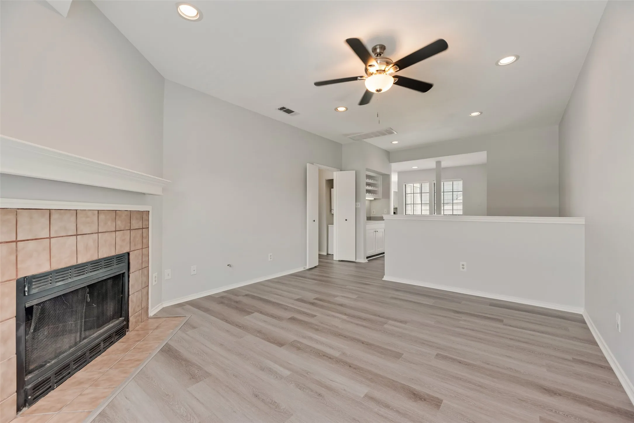 Condominium For Rent in Dallas County , 5100 Verde Valley Lane 255, Dallas, Texas 75254, 2 Bedroom, 2 Bathroom, Garage spaces, 1,154 Sqft, built in 1982, mls#21379291, Real Estate Agent in Dallas, Homes For Rent in Dallas county, Homes For Rent in Dallas, Realtor in Dallas Texas, Real Estate Brokerage Independent Realty Texas, Luminita Cordes Realtor