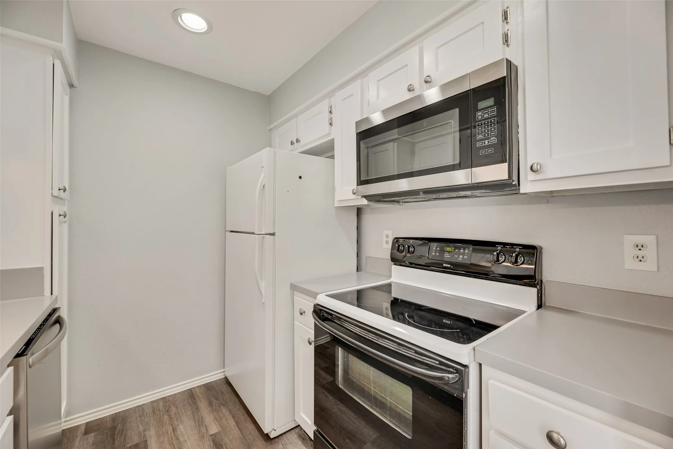 Condominium For Rent in Dallas County , 5100 Verde Valley Lane 255, Dallas, Texas 75254, 2 Bedroom, 2 Bathroom, Garage spaces, 1,154 Sqft, built in 1982, mls#21379291, Real Estate Agent in Dallas, Homes For Rent in Dallas county, Homes For Rent in Dallas, Realtor in Dallas Texas, Real Estate Brokerage Independent Realty Texas, Luminita Cordes Realtor
