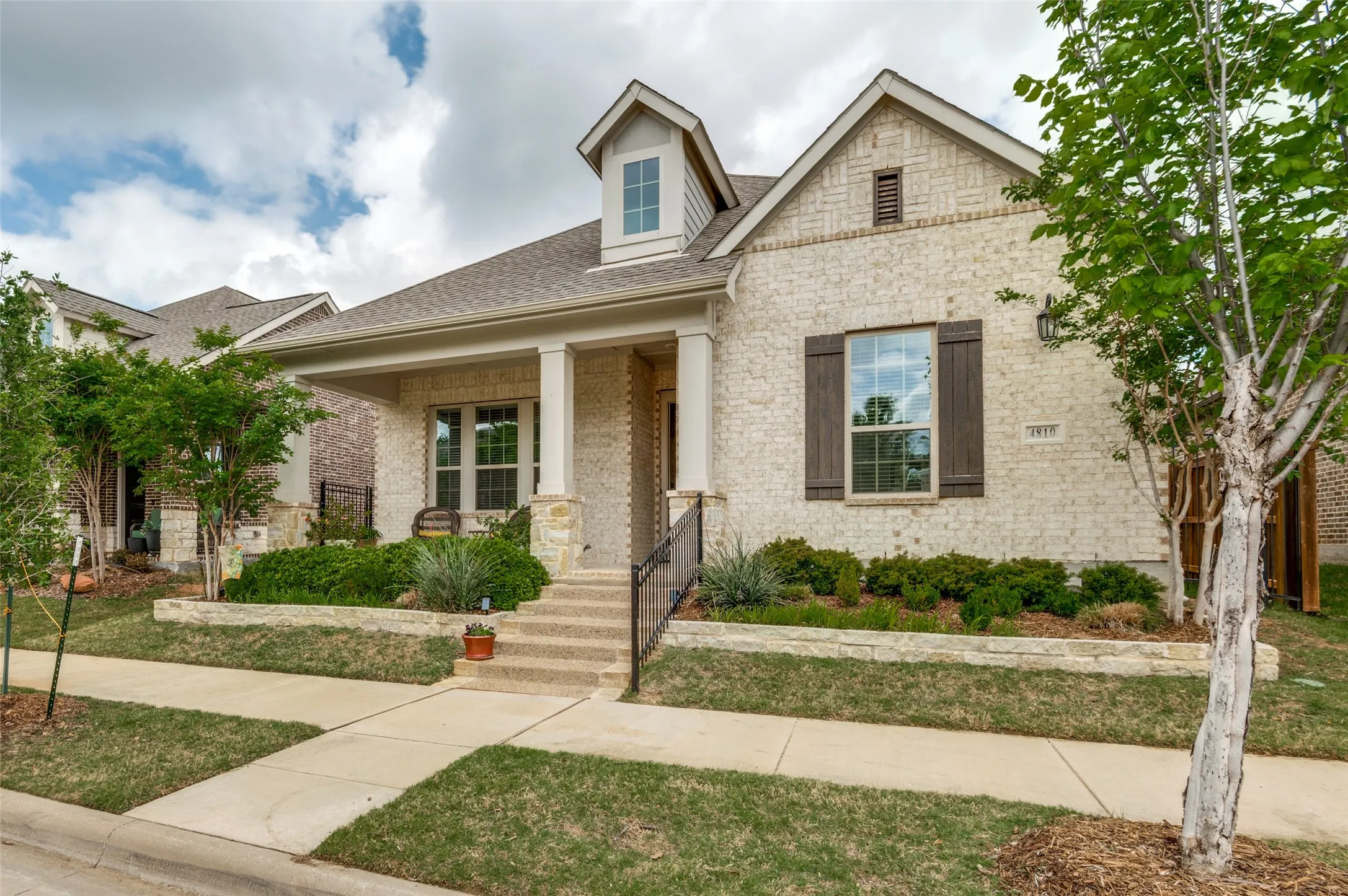 Single Family Residence For Sale in Tarrant County , 4810 Emerald Grove, Arlington, Texas 76005, 2 Bedroom, 2 Bathroom, 2 Garage spaces, 2,250 Sqft, built in 2022, mls#21386676, Real Estate Agent in Arlington, Homes For Sale in Tarrant county, Homes For Sale in Arlington, Realtor in Arlington Texas, Real Estate Brokerage Independent Realty Texas, Luminita Cordes Realtor