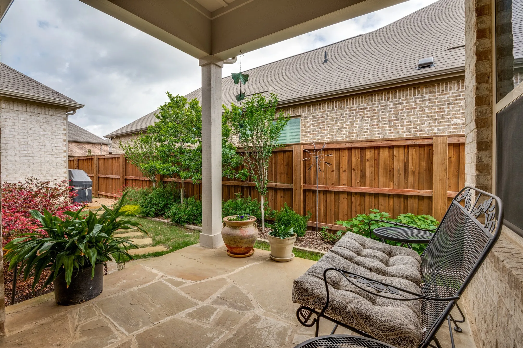 Single Family Residence For Sale in Tarrant County , 4810 Emerald Grove, Arlington, Texas 76005, 2 Bedroom, 2 Bathroom, 2 Garage spaces, 2,250 Sqft, built in 2022, mls#21386676, Real Estate Agent in Arlington, Homes For Sale in Tarrant county, Homes For Sale in Arlington, Realtor in Arlington Texas, Real Estate Brokerage Independent Realty Texas, Luminita Cordes Realtor