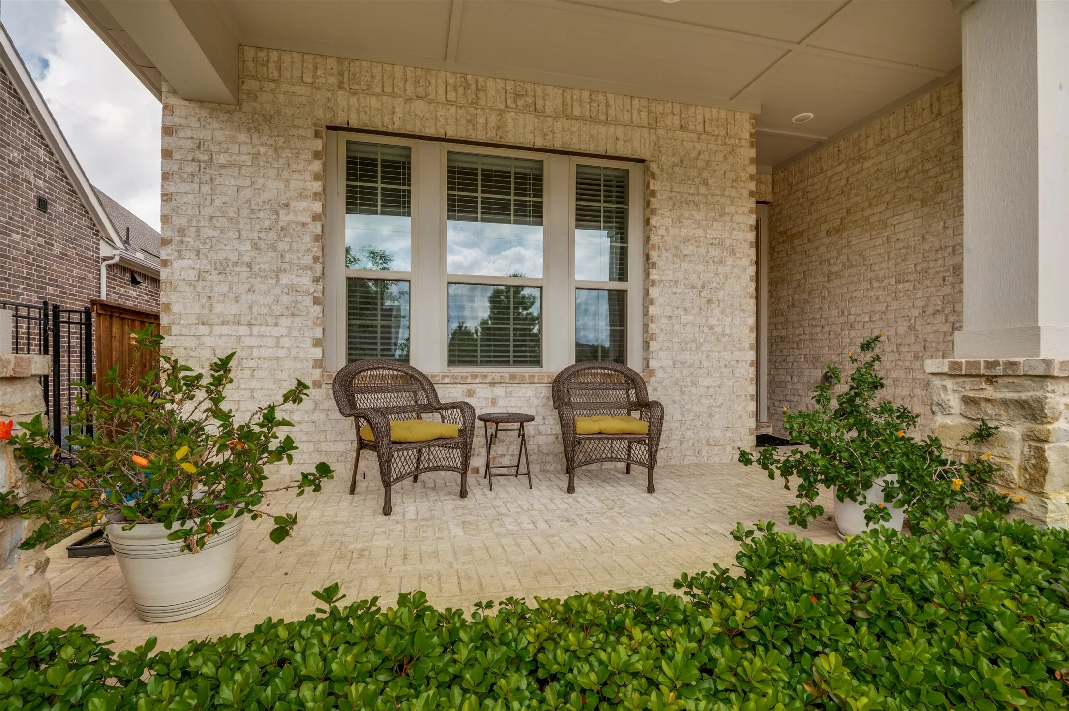 Single Family Residence For Sale in Tarrant County , 4810 Emerald Grove, Arlington, Texas 76005, 2 Bedroom, 2 Bathroom, 2 Garage spaces, 2,250 Sqft, built in 2022, mls#21386676, Real Estate Agent in Arlington, Homes For Sale in Tarrant county, Homes For Sale in Arlington, Realtor in Arlington Texas, Real Estate Brokerage Independent Realty Texas, Luminita Cordes Realtor