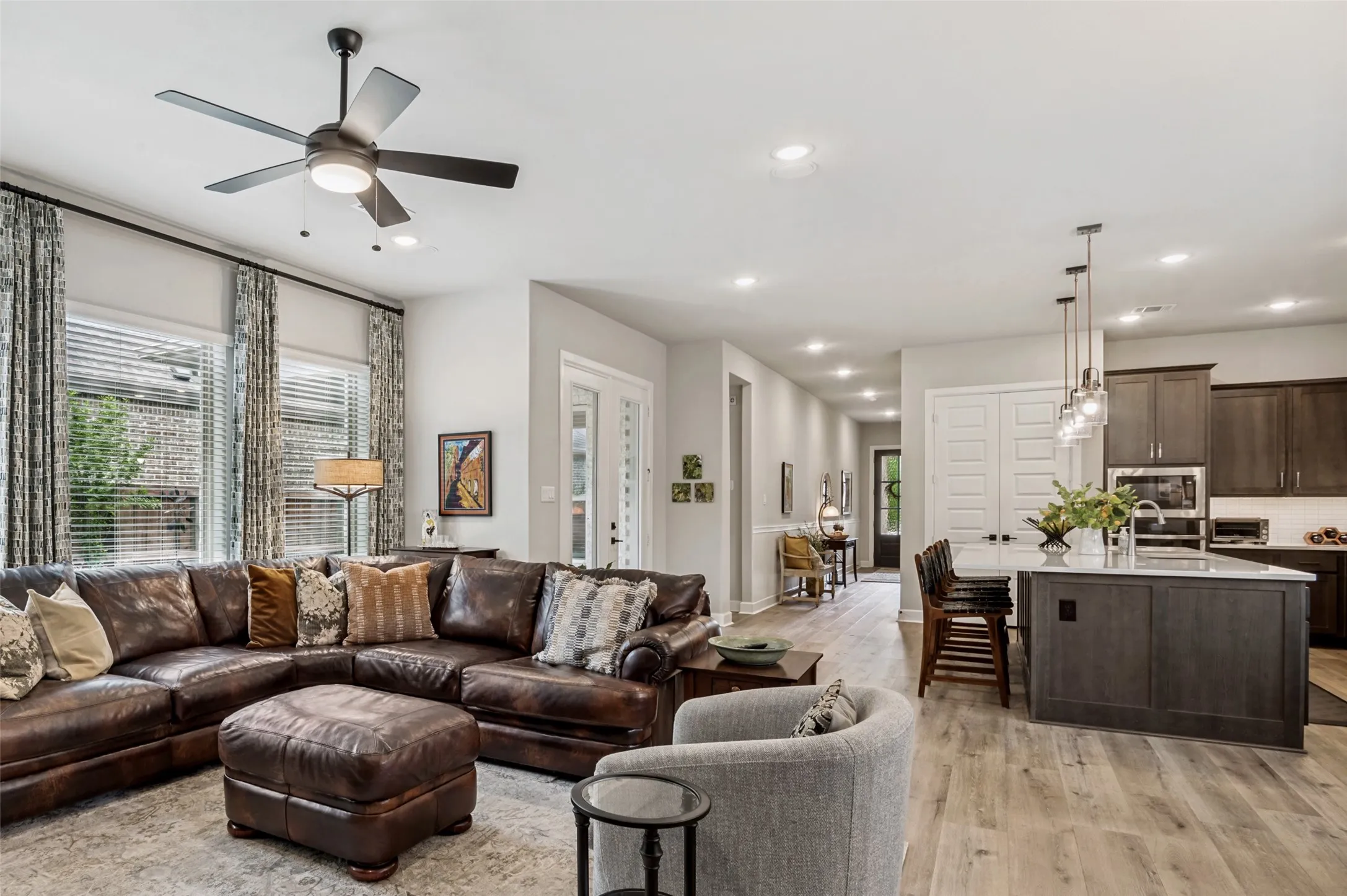 Single Family Residence For Sale in Tarrant County , 4810 Emerald Grove, Arlington, Texas 76005, 2 Bedroom, 2 Bathroom, 2 Garage spaces, 2,250 Sqft, built in 2022, mls#21386676, Real Estate Agent in Arlington, Homes For Sale in Tarrant county, Homes For Sale in Arlington, Realtor in Arlington Texas, Real Estate Brokerage Independent Realty Texas, Luminita Cordes Realtor