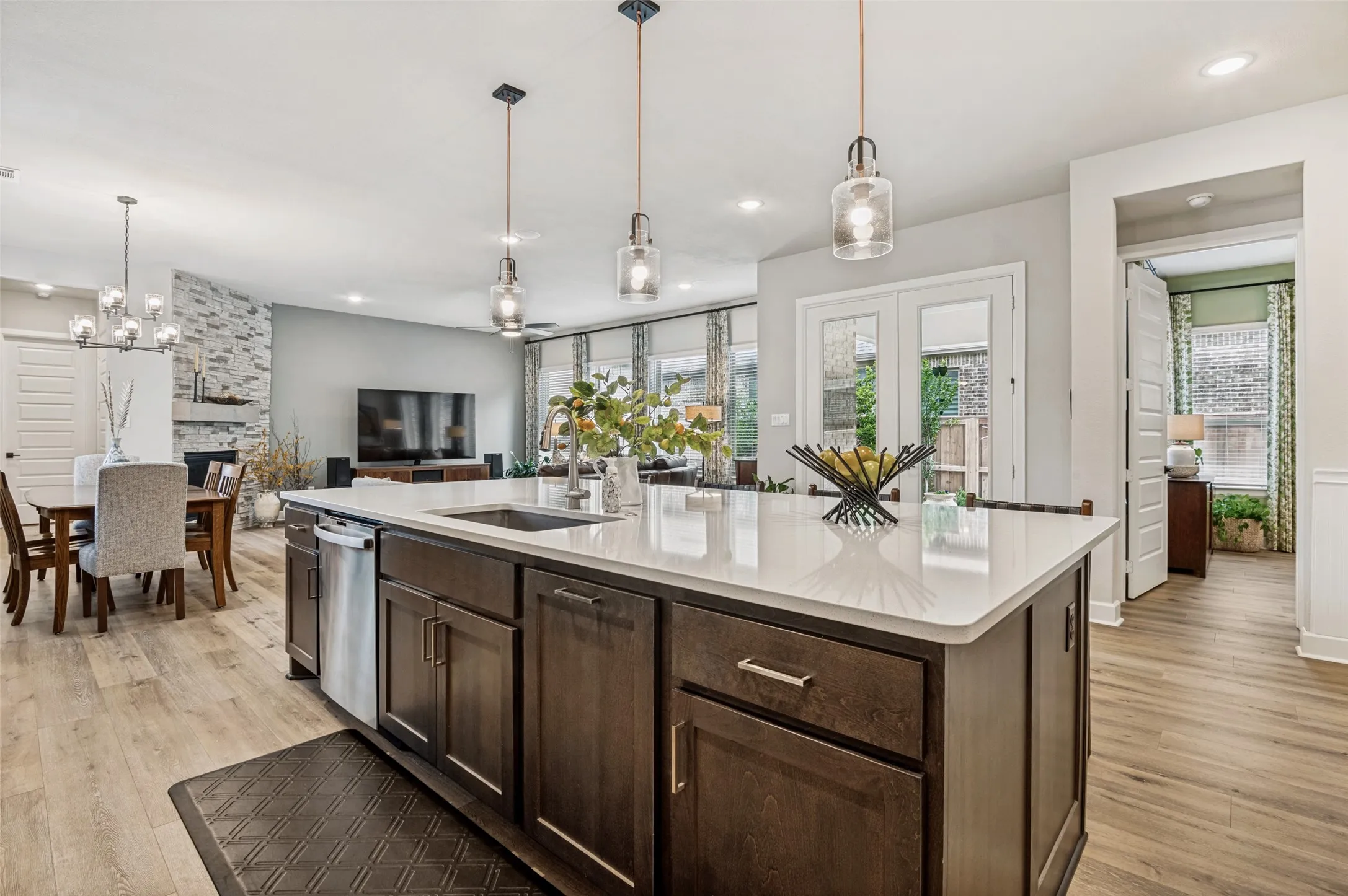 Single Family Residence For Sale in Tarrant County , 4810 Emerald Grove, Arlington, Texas 76005, 2 Bedroom, 2 Bathroom, 2 Garage spaces, 2,250 Sqft, built in 2022, mls#21386676, Real Estate Agent in Arlington, Homes For Sale in Tarrant county, Homes For Sale in Arlington, Realtor in Arlington Texas, Real Estate Brokerage Independent Realty Texas, Luminita Cordes Realtor