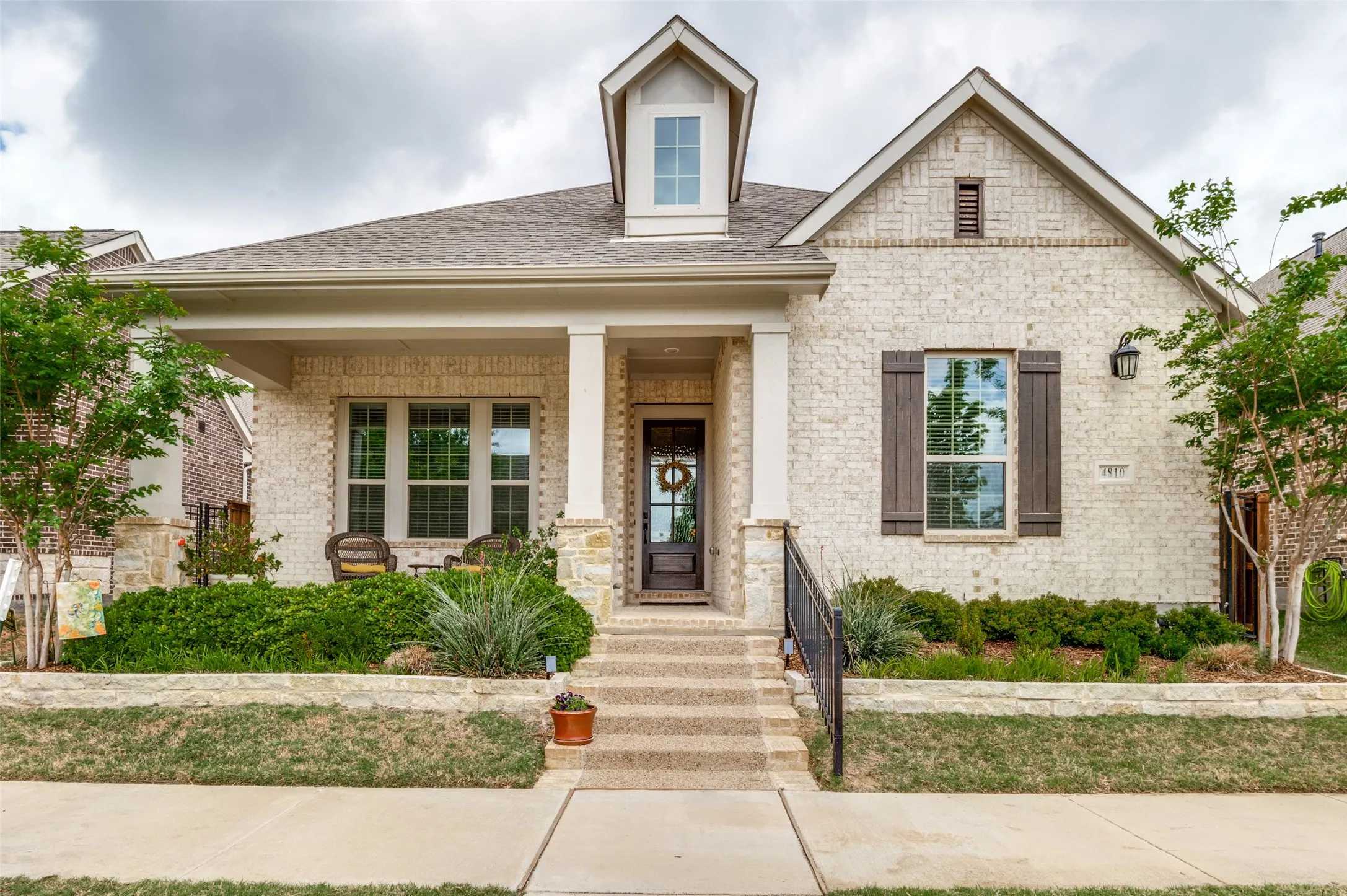 Single Family Residence For Sale in Tarrant County , 4810 Emerald Grove, Arlington, Texas 76005, 2 Bedroom, 2 Bathroom, 2 Garage spaces, 2,250 Sqft, built in 2022, mls#21386676, Real Estate Agent in Arlington, Homes For Sale in Tarrant county, Homes For Sale in Arlington, Realtor in Arlington Texas, Real Estate Brokerage Independent Realty Texas, Luminita Cordes Realtor
