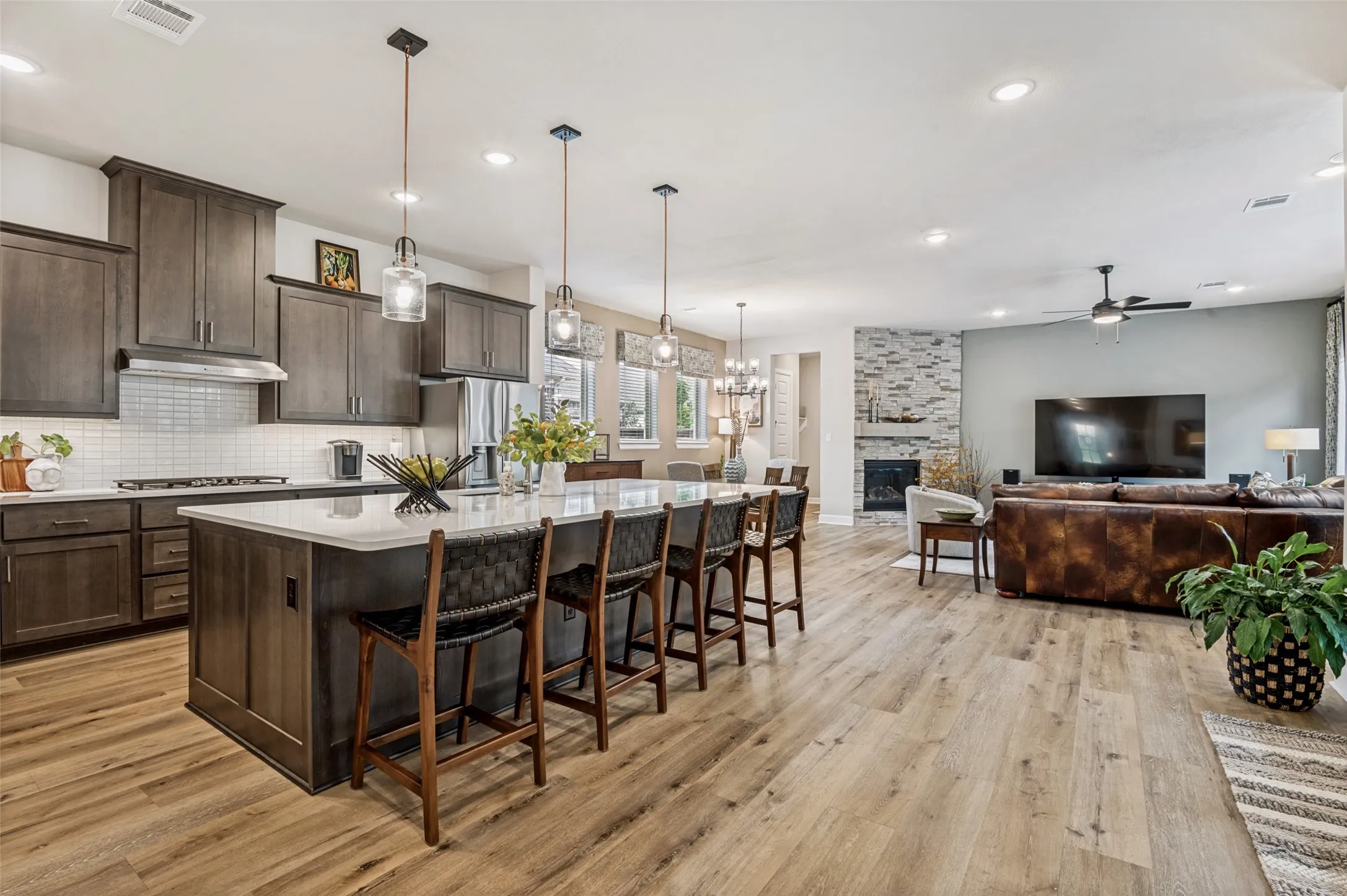 Single Family Residence For Sale in Tarrant County , 4810 Emerald Grove, Arlington, Texas 76005, 2 Bedroom, 2 Bathroom, 2 Garage spaces, 2,250 Sqft, built in 2022, mls#21386676, Real Estate Agent in Arlington, Homes For Sale in Tarrant county, Homes For Sale in Arlington, Realtor in Arlington Texas, Real Estate Brokerage Independent Realty Texas, Luminita Cordes Realtor