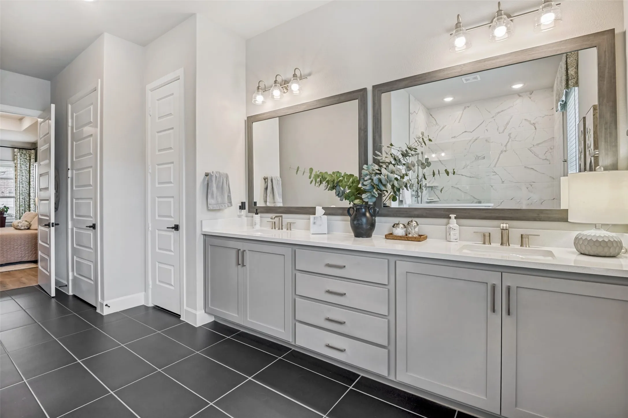 Single Family Residence For Sale in Tarrant County , 4810 Emerald Grove, Arlington, Texas 76005, 2 Bedroom, 2 Bathroom, 2 Garage spaces, 2,250 Sqft, built in 2022, mls#21386676, Real Estate Agent in Arlington, Homes For Sale in Tarrant county, Homes For Sale in Arlington, Realtor in Arlington Texas, Real Estate Brokerage Independent Realty Texas, Luminita Cordes Realtor