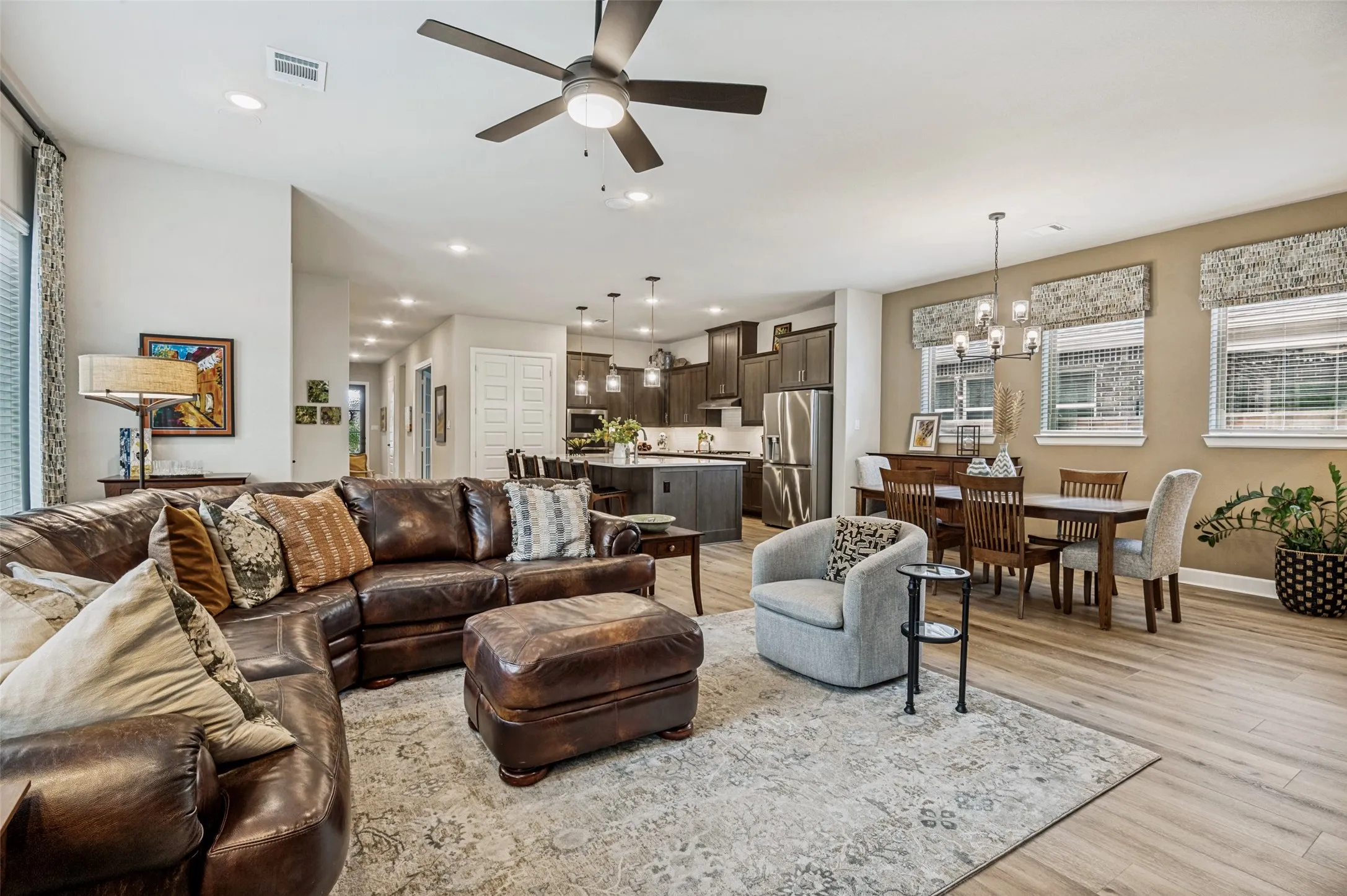 Single Family Residence For Sale in Tarrant County , 4810 Emerald Grove, Arlington, Texas 76005, 2 Bedroom, 2 Bathroom, 2 Garage spaces, 2,250 Sqft, built in 2022, mls#21386676, Real Estate Agent in Arlington, Homes For Sale in Tarrant county, Homes For Sale in Arlington, Realtor in Arlington Texas, Real Estate Brokerage Independent Realty Texas, Luminita Cordes Realtor