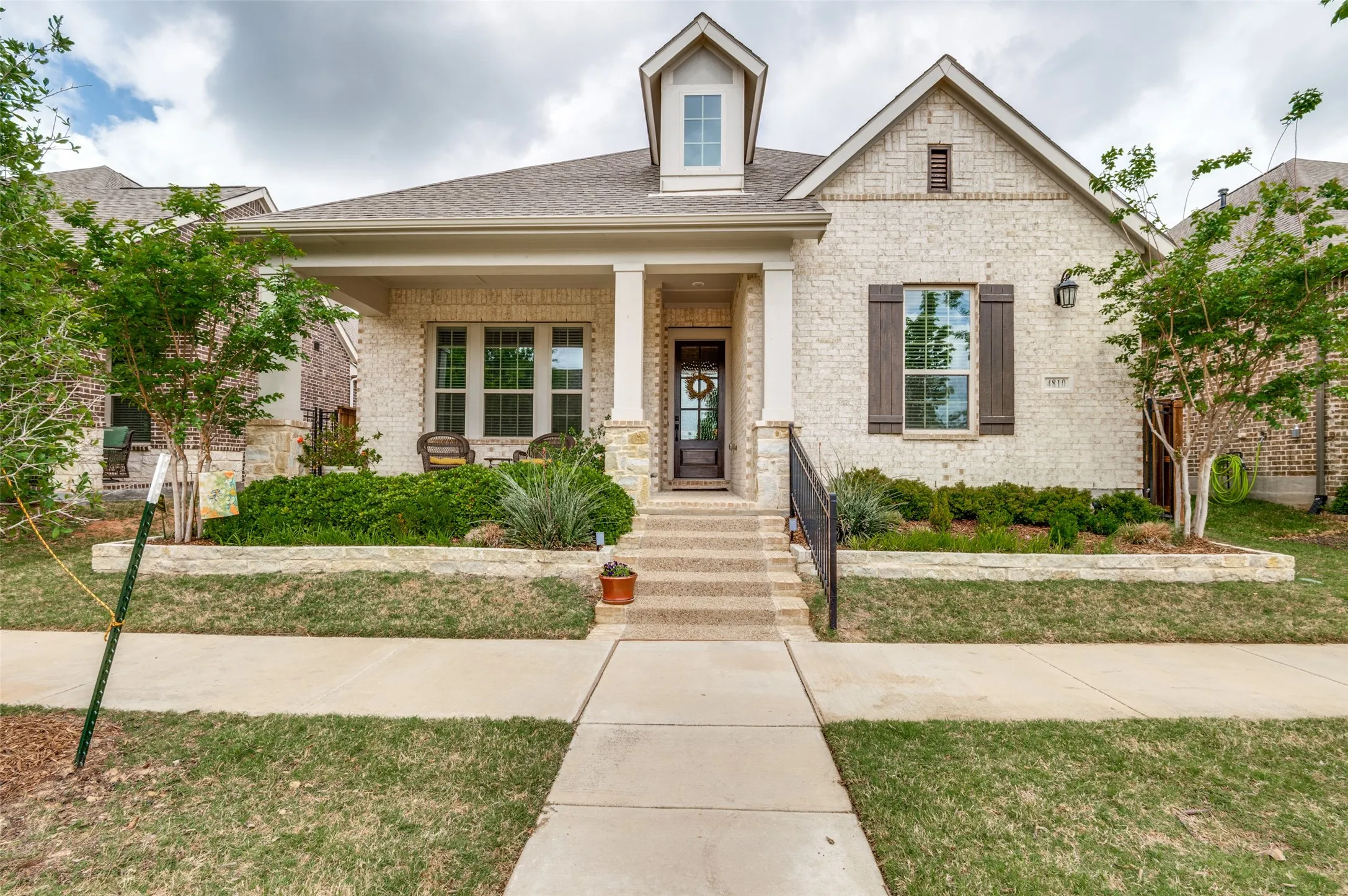 Single Family Residence For Sale in Tarrant County , 4810 Emerald Grove, Arlington, Texas 76005, 2 Bedroom, 2 Bathroom, 2 Garage spaces, 2,250 Sqft, built in 2022, mls#21386676, Real Estate Agent in Arlington, Homes For Sale in Tarrant county, Homes For Sale in Arlington, Realtor in Arlington Texas, Real Estate Brokerage Independent Realty Texas, Luminita Cordes Realtor