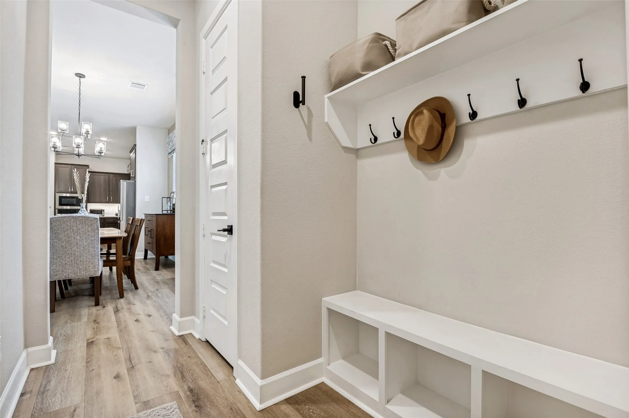 Single Family Residence For Sale in Tarrant County , 4810 Emerald Grove, Arlington, Texas 76005, 2 Bedroom, 2 Bathroom, 2 Garage spaces, 2,250 Sqft, built in 2022, mls#21386676, Real Estate Agent in Arlington, Homes For Sale in Tarrant county, Homes For Sale in Arlington, Realtor in Arlington Texas, Real Estate Brokerage Independent Realty Texas, Luminita Cordes Realtor