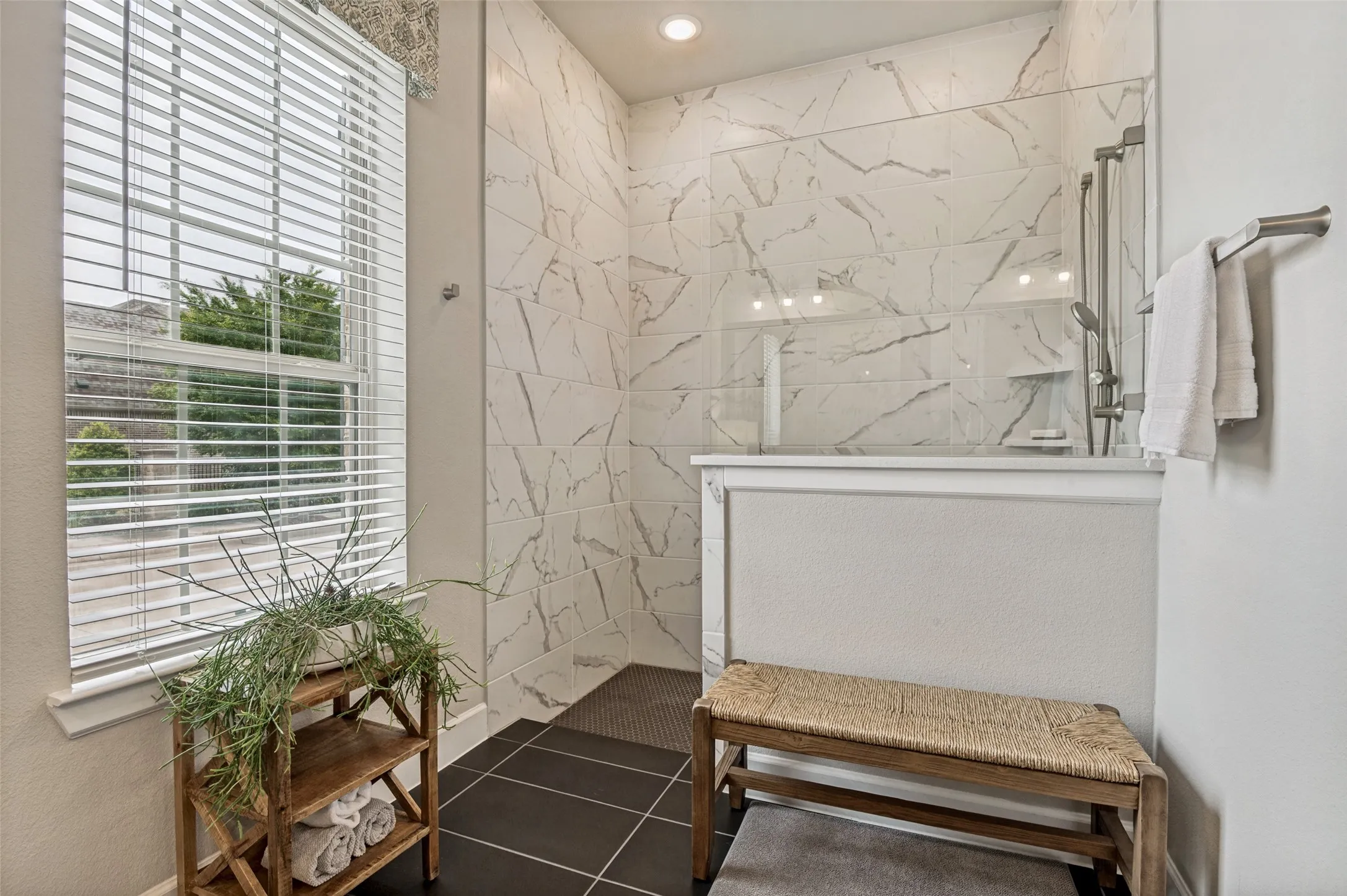 Single Family Residence For Sale in Tarrant County , 4810 Emerald Grove, Arlington, Texas 76005, 2 Bedroom, 2 Bathroom, 2 Garage spaces, 2,250 Sqft, built in 2022, mls#21386676, Real Estate Agent in Arlington, Homes For Sale in Tarrant county, Homes For Sale in Arlington, Realtor in Arlington Texas, Real Estate Brokerage Independent Realty Texas, Luminita Cordes Realtor
