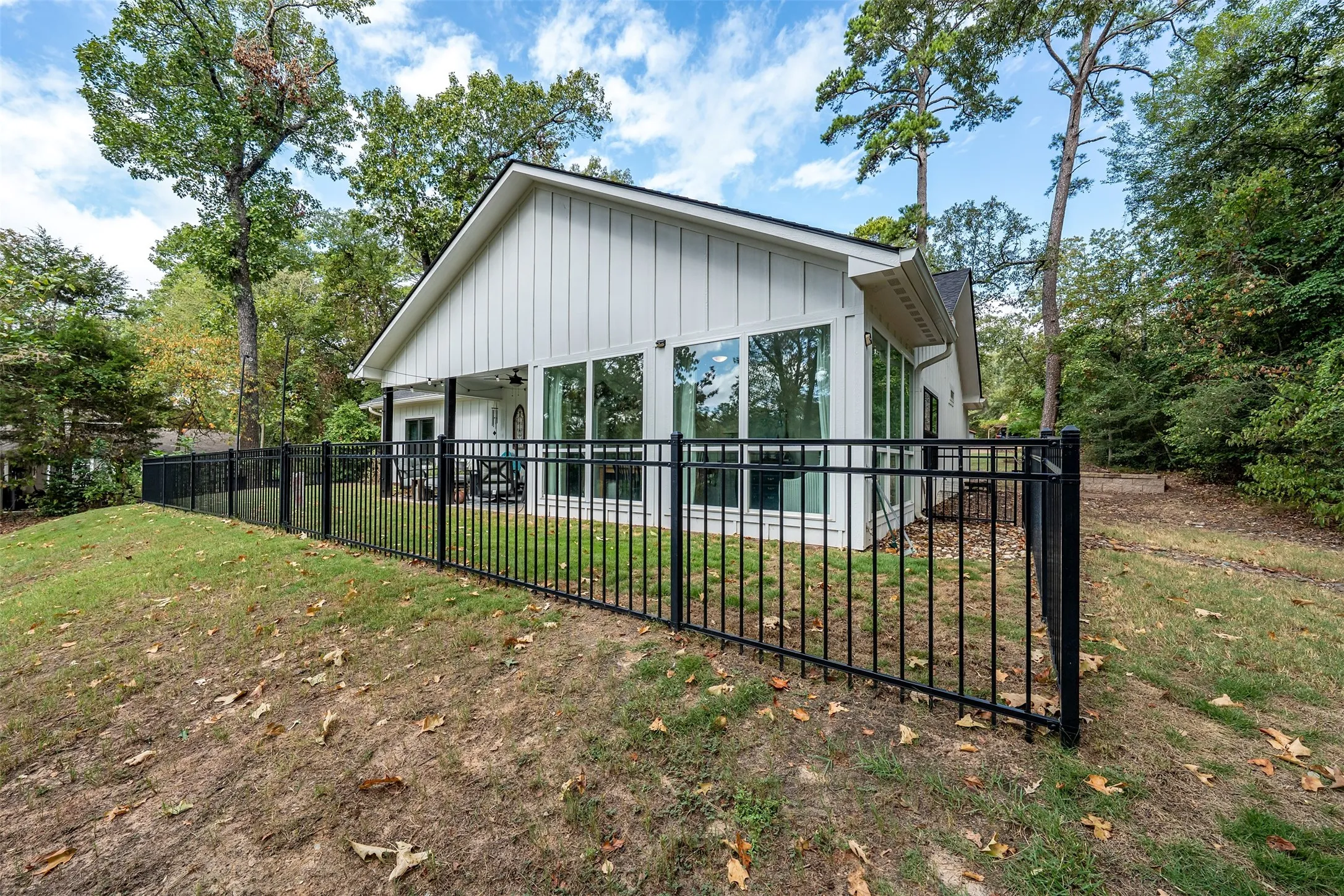 Single Family Residence For Sale in Wood County , 186 Pleasant Hill Lane, Holly Lake Ranch, Texas 75765, 3 Bedroom, 2 Bathroom, 2 Garage spaces, 1,754 Sqft, built in 2021, mls#21385490, Real Estate Agent in Holly Lake Ranch, Homes For Sale in Wood county, Homes For Sale in Holly Lake Ranch, Realtor in Holly Lake Ranch Texas, Real Estate Brokerage Independent Realty Texas, Luminita Cordes Realtor