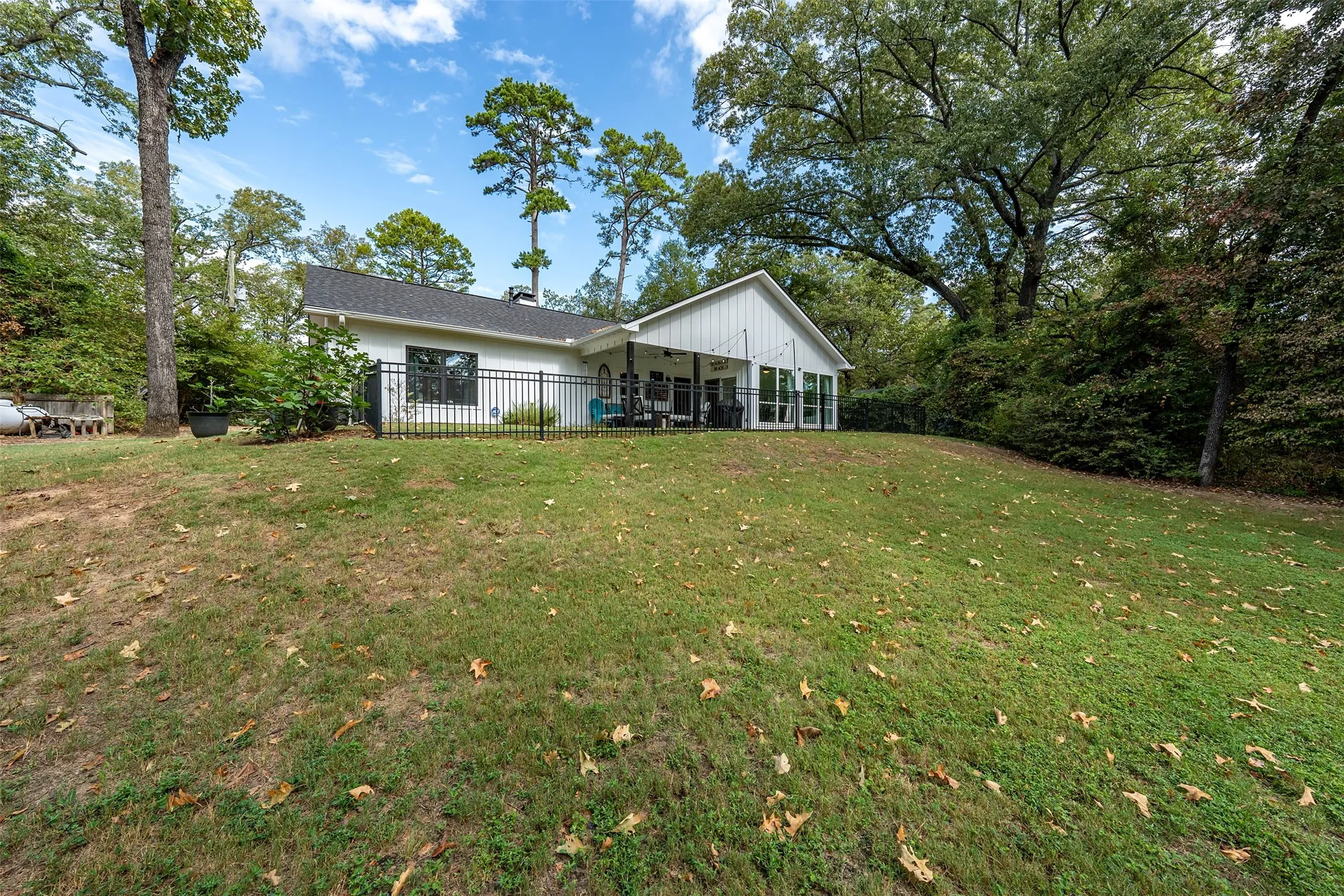 Single Family Residence For Sale in Wood County , 186 Pleasant Hill Lane, Holly Lake Ranch, Texas 75765, 3 Bedroom, 2 Bathroom, 2 Garage spaces, 1,754 Sqft, built in 2021, mls#21385490, Real Estate Agent in Holly Lake Ranch, Homes For Sale in Wood county, Homes For Sale in Holly Lake Ranch, Realtor in Holly Lake Ranch Texas, Real Estate Brokerage Independent Realty Texas, Luminita Cordes Realtor