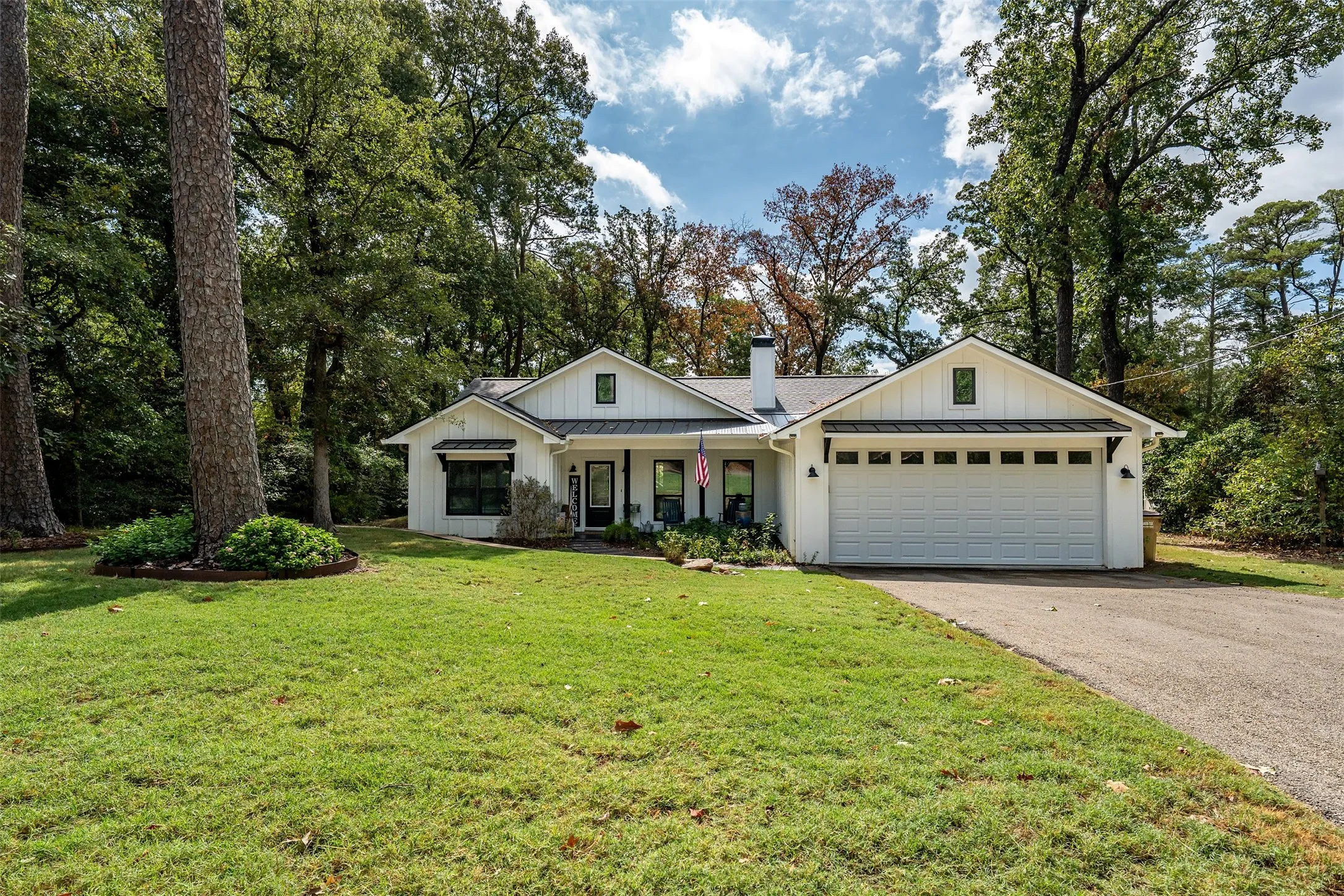 Single Family Residence For Sale in Wood County , 186 Pleasant Hill Lane, Holly Lake Ranch, Texas 75765, 3 Bedroom, 2 Bathroom, 2 Garage spaces, 1,754 Sqft, built in 2021, mls#21385490, Real Estate Agent in Holly Lake Ranch, Homes For Sale in Wood county, Homes For Sale in Holly Lake Ranch, Realtor in Holly Lake Ranch Texas, Real Estate Brokerage Independent Realty Texas, Luminita Cordes Realtor