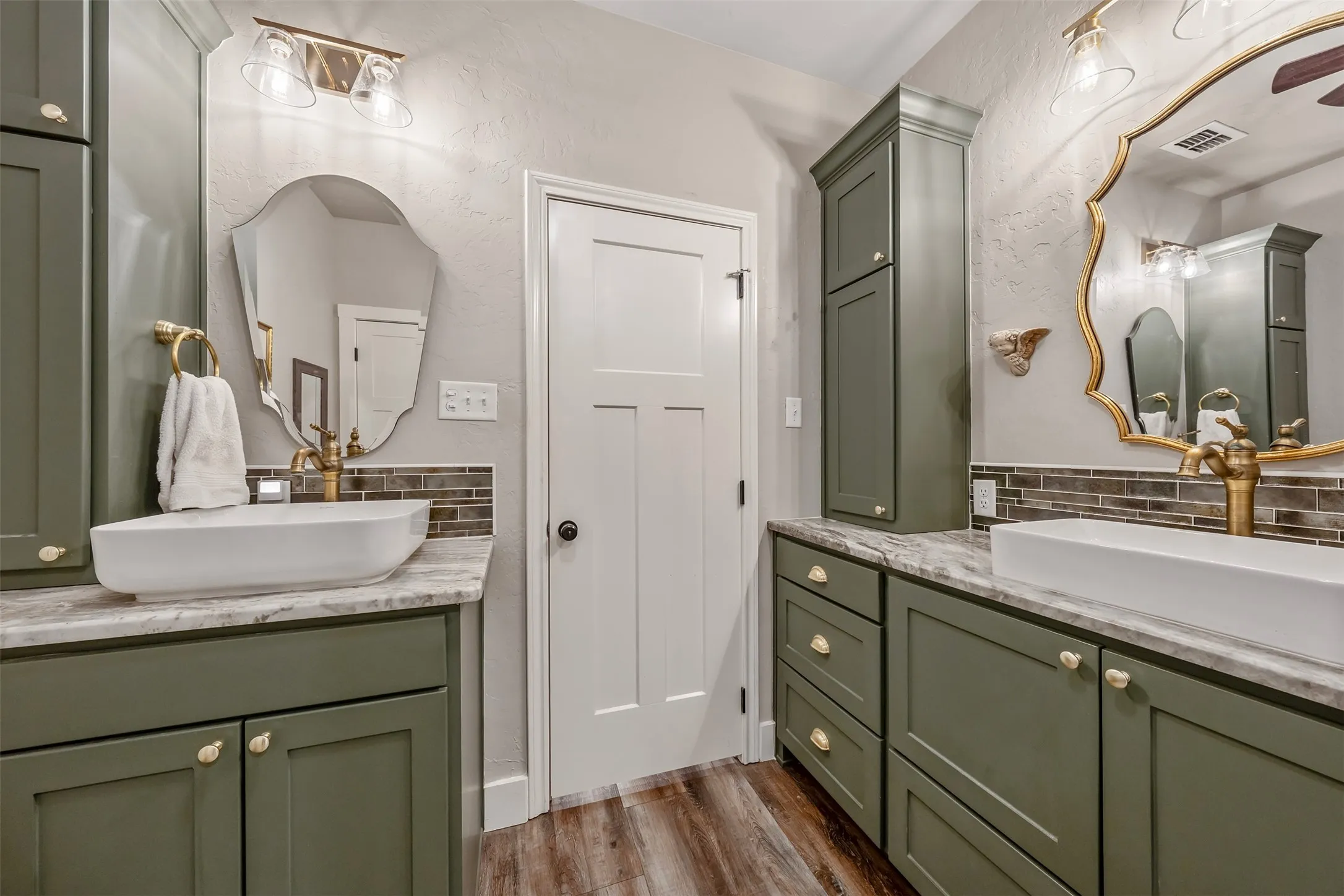 Single Family Residence For Sale in Wood County , 186 Pleasant Hill Lane, Holly Lake Ranch, Texas 75765, 3 Bedroom, 2 Bathroom, 2 Garage spaces, 1,754 Sqft, built in 2021, mls#21385490, Real Estate Agent in Holly Lake Ranch, Homes For Sale in Wood county, Homes For Sale in Holly Lake Ranch, Realtor in Holly Lake Ranch Texas, Real Estate Brokerage Independent Realty Texas, Luminita Cordes Realtor