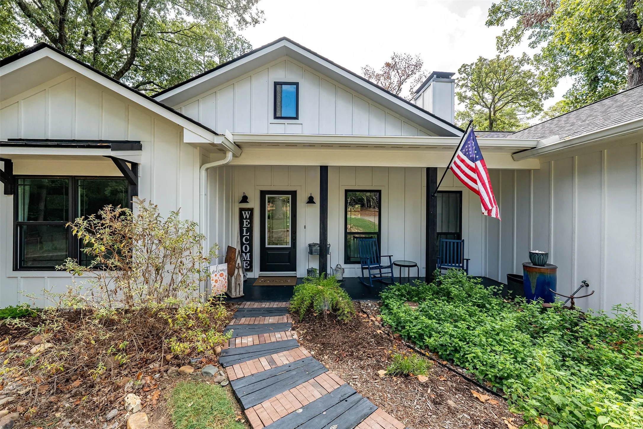 Single Family Residence For Sale in Wood County , 186 Pleasant Hill Lane, Holly Lake Ranch, Texas 75765, 3 Bedroom, 2 Bathroom, 2 Garage spaces, 1,754 Sqft, built in 2021, mls#21385490, Real Estate Agent in Holly Lake Ranch, Homes For Sale in Wood county, Homes For Sale in Holly Lake Ranch, Realtor in Holly Lake Ranch Texas, Real Estate Brokerage Independent Realty Texas, Luminita Cordes Realtor