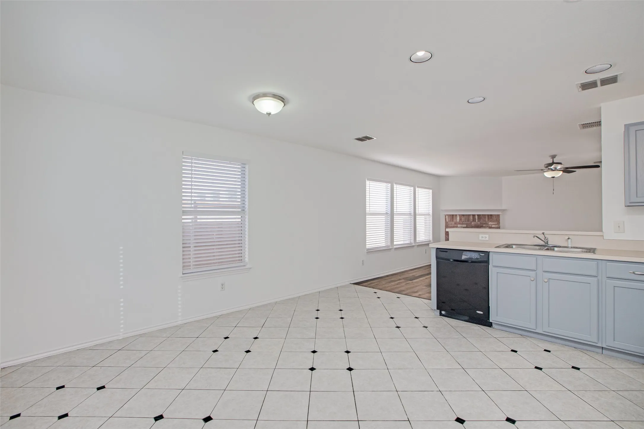 Single Family Residence For Sale in Collin County , 2607 Buckskin Drive, Mc Kinney, Texas 75071, 3 Bedroom, 2 Bathroom, 2 Garage spaces, 1,595 Sqft, built in 2000, mls#21386328, Real Estate Agent in Mc Kinney, Homes For Sale in Collin county, Homes For Sale in Mc Kinney, Realtor in Mc Kinney Texas, Real Estate Brokerage Independent Realty Texas, Luminita Cordes Realtor