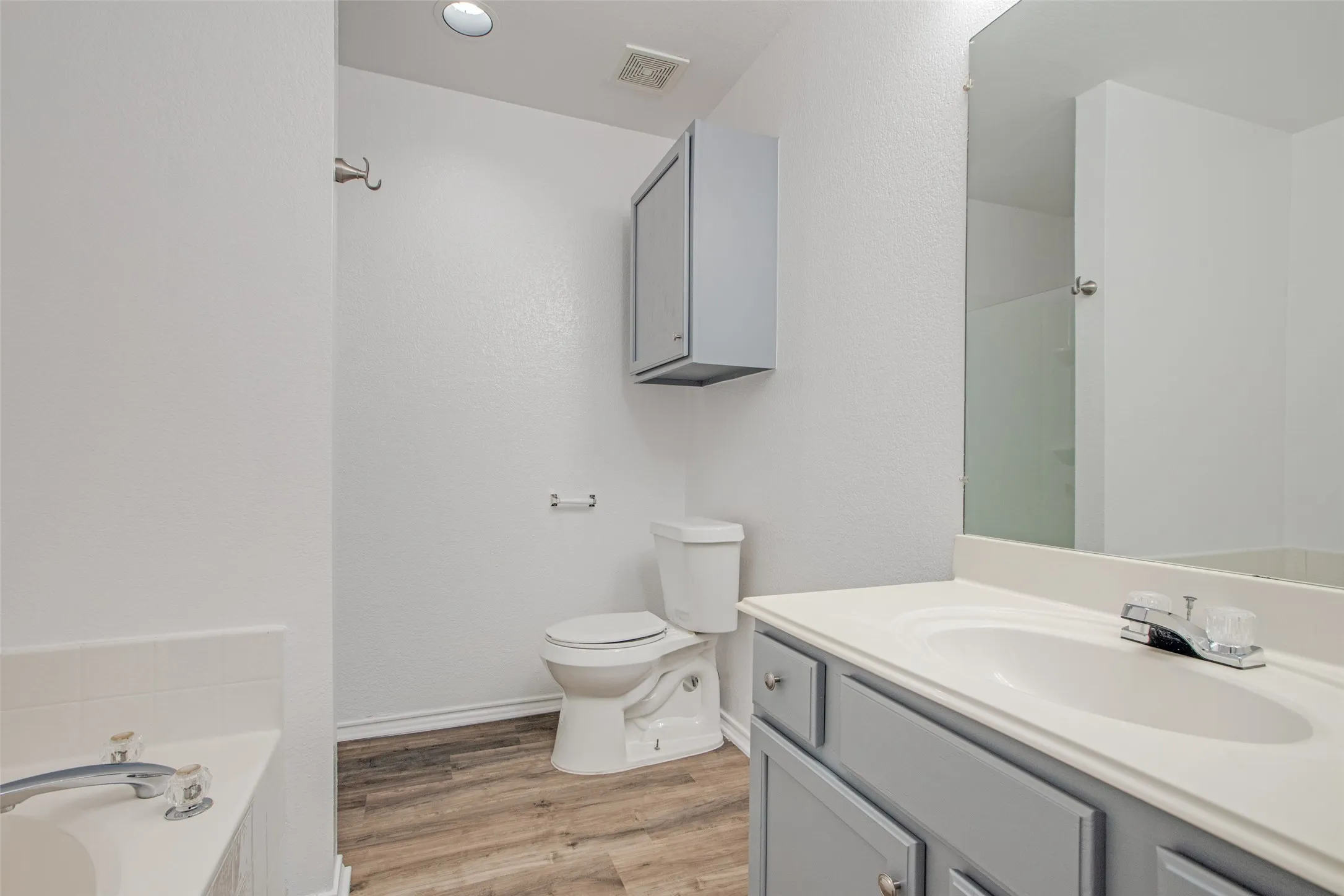 Single Family Residence For Sale in Collin County , 2607 Buckskin Drive, Mc Kinney, Texas 75071, 3 Bedroom, 2 Bathroom, 2 Garage spaces, 1,595 Sqft, built in 2000, mls#21386328, Real Estate Agent in Mc Kinney, Homes For Sale in Collin county, Homes For Sale in Mc Kinney, Realtor in Mc Kinney Texas, Real Estate Brokerage Independent Realty Texas, Luminita Cordes Realtor