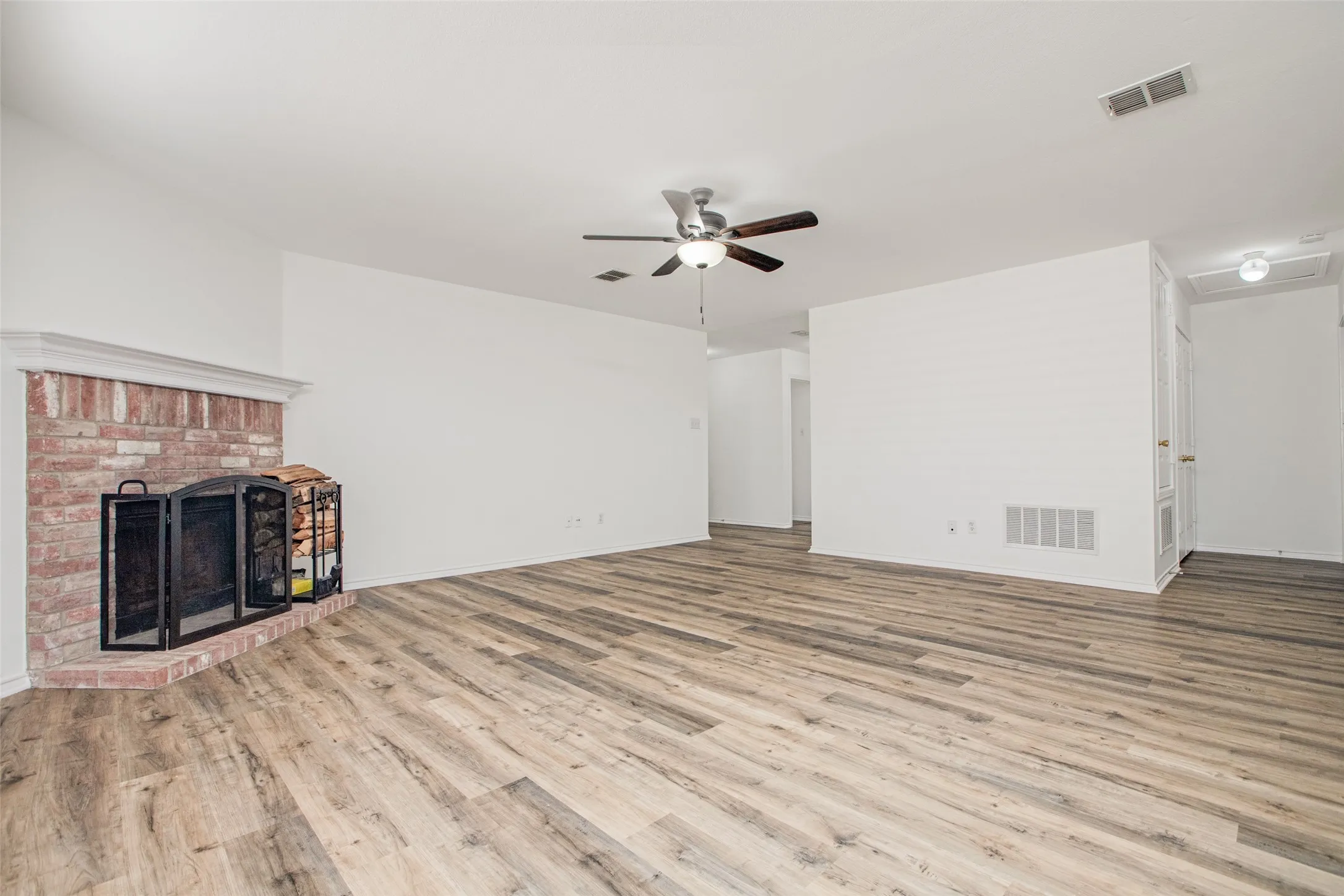 Single Family Residence For Sale in Collin County , 2607 Buckskin Drive, Mc Kinney, Texas 75071, 3 Bedroom, 2 Bathroom, 2 Garage spaces, 1,595 Sqft, built in 2000, mls#21386328, Real Estate Agent in Mc Kinney, Homes For Sale in Collin county, Homes For Sale in Mc Kinney, Realtor in Mc Kinney Texas, Real Estate Brokerage Independent Realty Texas, Luminita Cordes Realtor