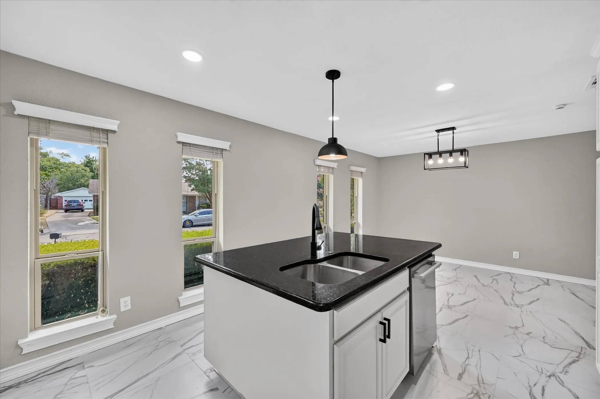 Single Family Residence For Sale in Dallas County , 215 Roma Drive, Duncanville, Texas 75116, 4 Bedroom, 3 Bathroom, 2 Garage spaces, 2,523 Sqft, built in 1975, mls#21386674, Real Estate Agent in Duncanville, Homes For Sale in Dallas county, Homes For Sale in Duncanville, Realtor in Duncanville Texas, Real Estate Brokerage Independent Realty Texas, Luminita Cordes Realtor