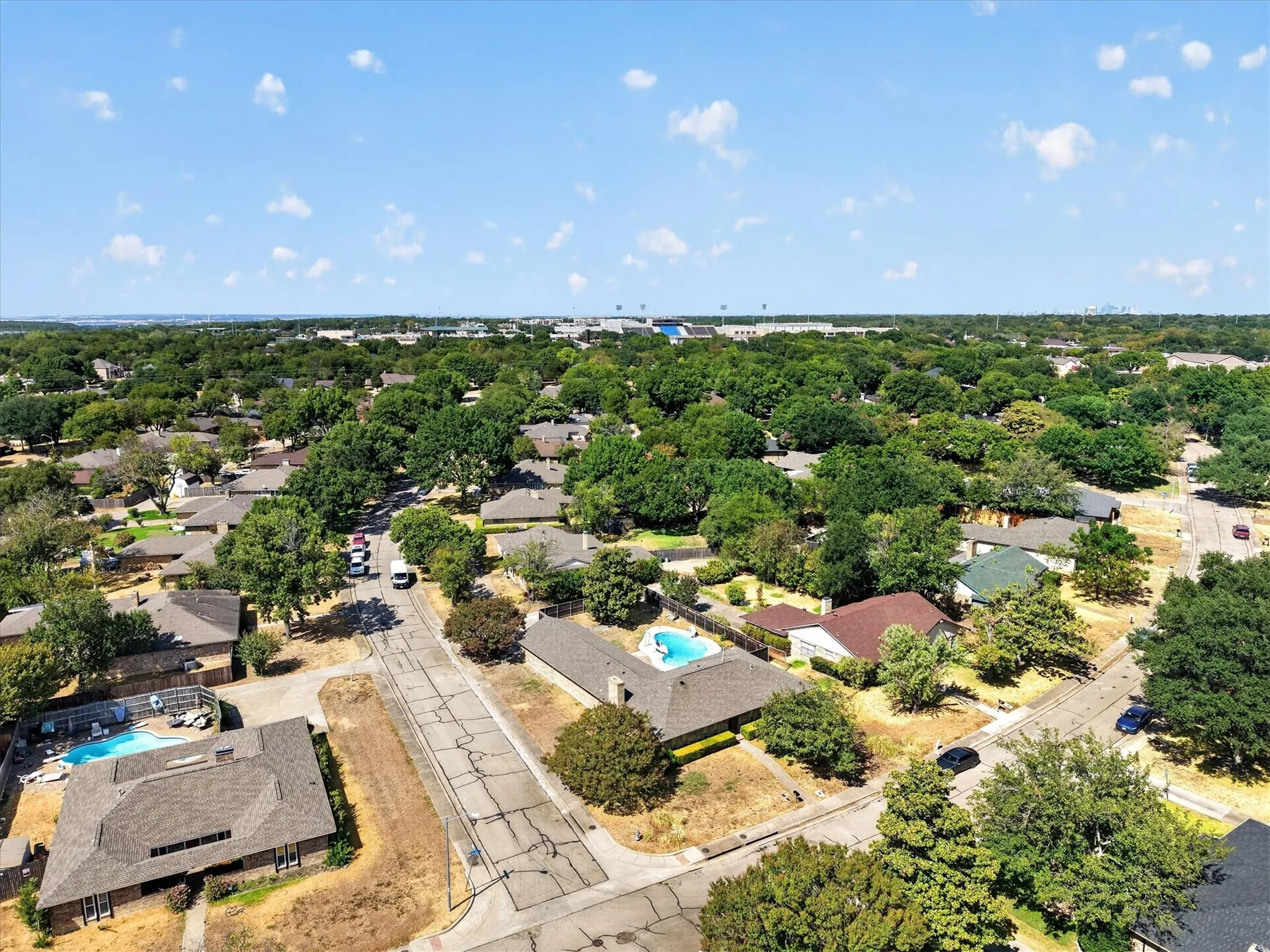 Single Family Residence For Sale in Dallas County , 215 Roma Drive, Duncanville, Texas 75116, 4 Bedroom, 3 Bathroom, 2 Garage spaces, 2,523 Sqft, built in 1975, mls#21386674, Real Estate Agent in Duncanville, Homes For Sale in Dallas county, Homes For Sale in Duncanville, Realtor in Duncanville Texas, Real Estate Brokerage Independent Realty Texas, Luminita Cordes Realtor