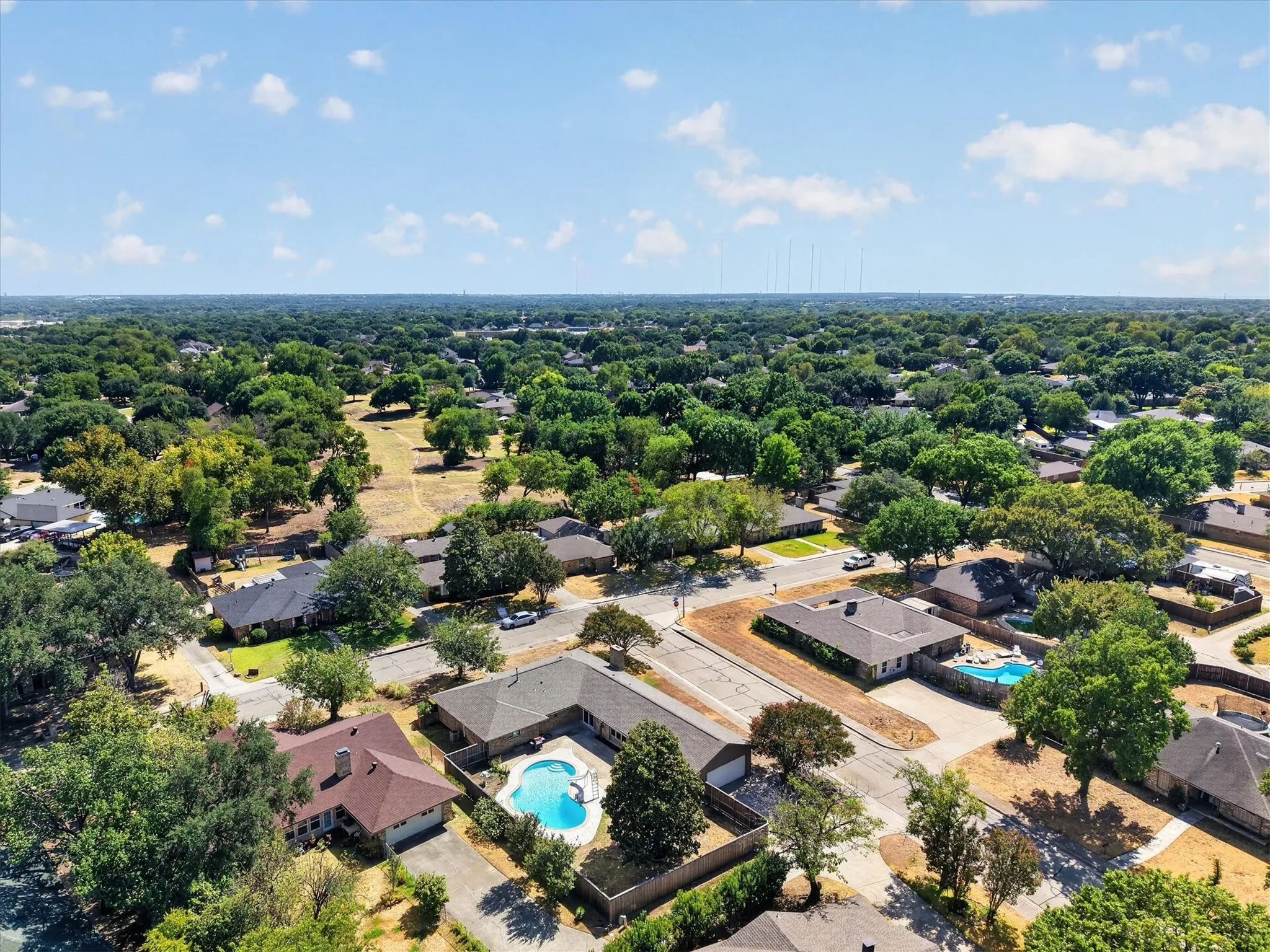 Single Family Residence For Sale in Dallas County , 215 Roma Drive, Duncanville, Texas 75116, 4 Bedroom, 3 Bathroom, 2 Garage spaces, 2,523 Sqft, built in 1975, mls#21386674, Real Estate Agent in Duncanville, Homes For Sale in Dallas county, Homes For Sale in Duncanville, Realtor in Duncanville Texas, Real Estate Brokerage Independent Realty Texas, Luminita Cordes Realtor