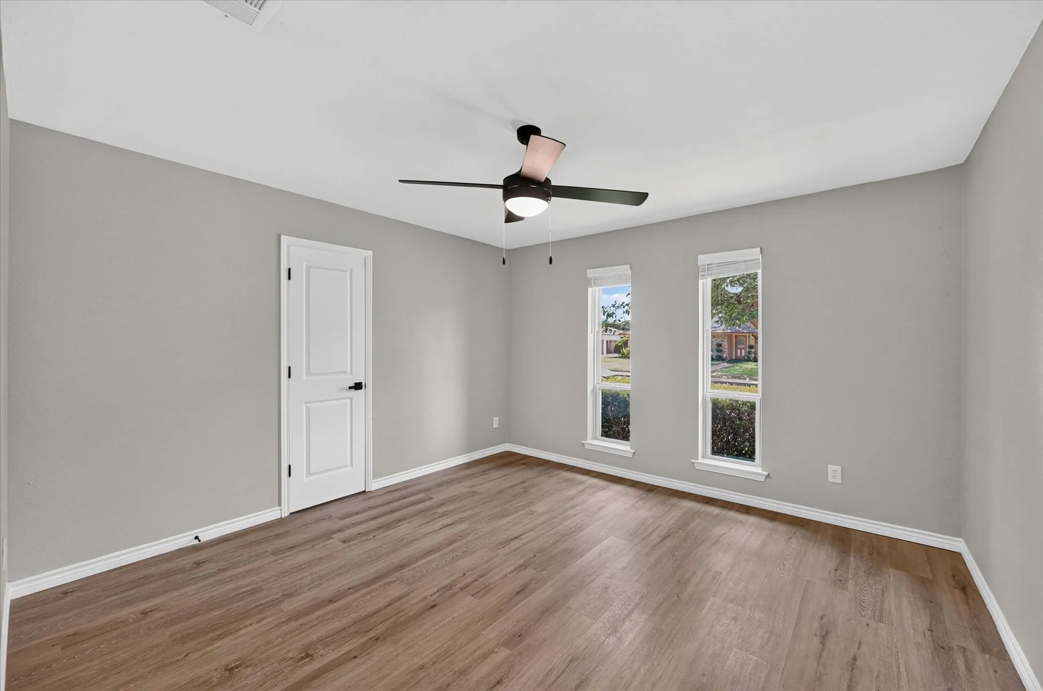 Single Family Residence For Sale in Dallas County , 215 Roma Drive, Duncanville, Texas 75116, 4 Bedroom, 3 Bathroom, 2 Garage spaces, 2,523 Sqft, built in 1975, mls#21386674, Real Estate Agent in Duncanville, Homes For Sale in Dallas county, Homes For Sale in Duncanville, Realtor in Duncanville Texas, Real Estate Brokerage Independent Realty Texas, Luminita Cordes Realtor