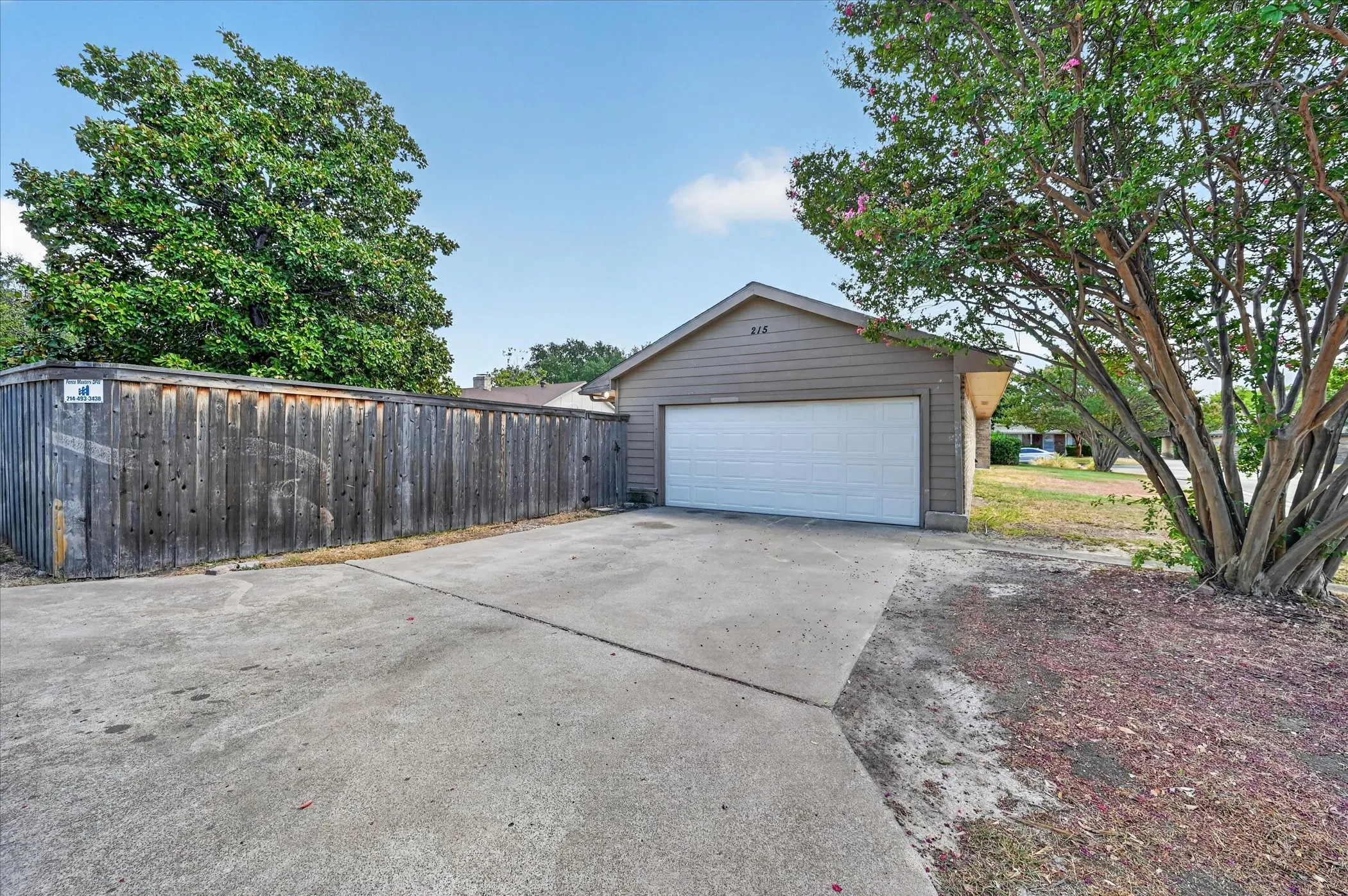 Single Family Residence For Sale in Dallas County , 215 Roma Drive, Duncanville, Texas 75116, 4 Bedroom, 3 Bathroom, 2 Garage spaces, 2,523 Sqft, built in 1975, mls#21386674, Real Estate Agent in Duncanville, Homes For Sale in Dallas county, Homes For Sale in Duncanville, Realtor in Duncanville Texas, Real Estate Brokerage Independent Realty Texas, Luminita Cordes Realtor