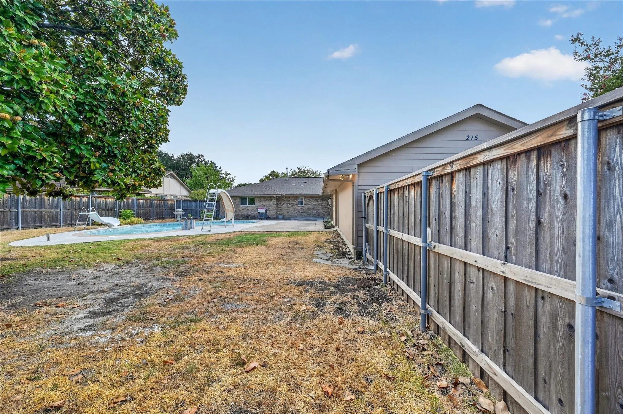 Single Family Residence For Sale in Dallas County , 215 Roma Drive, Duncanville, Texas 75116, 4 Bedroom, 3 Bathroom, 2 Garage spaces, 2,523 Sqft, built in 1975, mls#21386674, Real Estate Agent in Duncanville, Homes For Sale in Dallas county, Homes For Sale in Duncanville, Realtor in Duncanville Texas, Real Estate Brokerage Independent Realty Texas, Luminita Cordes Realtor