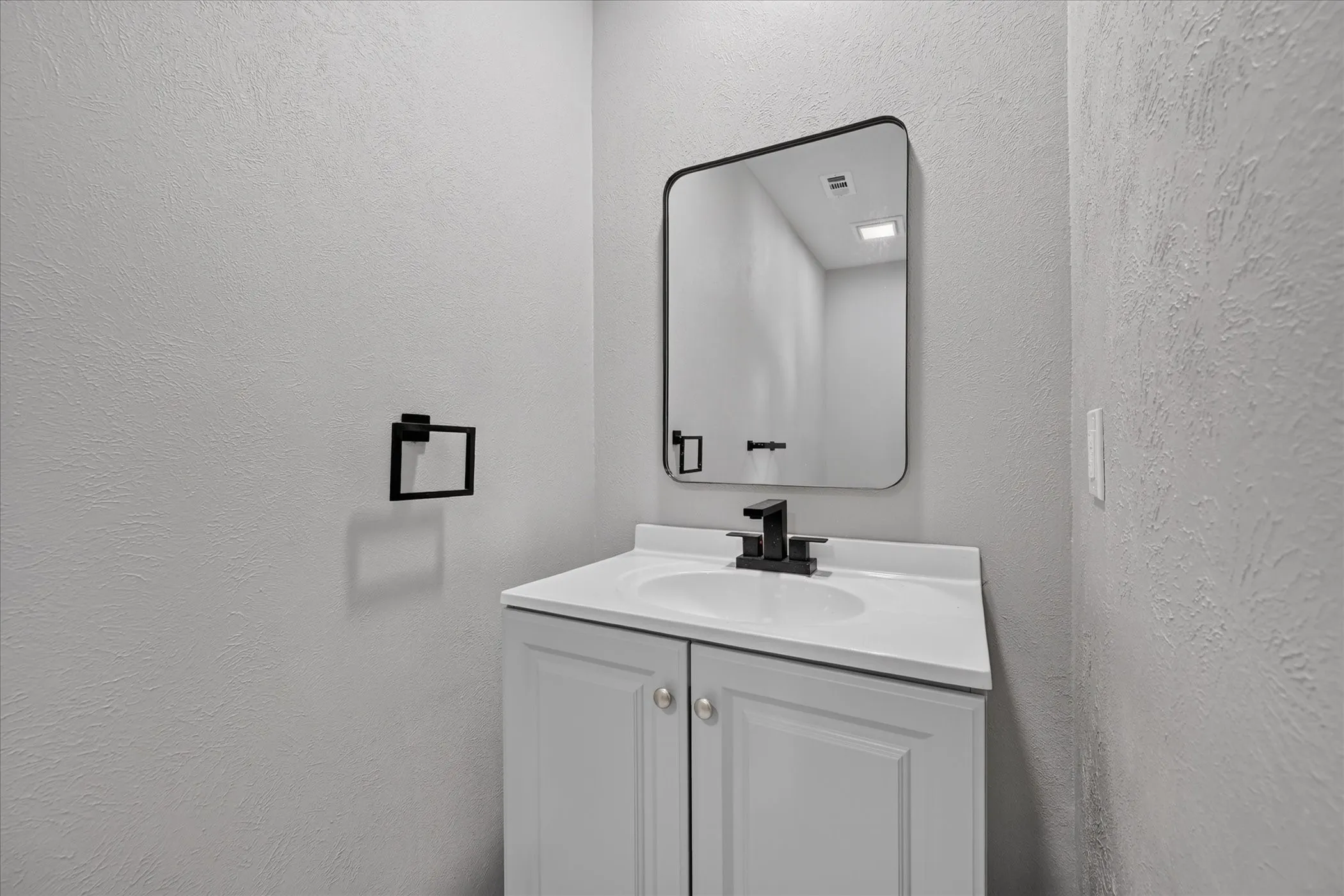 Single Family Residence For Sale in Dallas County , 215 Roma Drive, Duncanville, Texas 75116, 4 Bedroom, 3 Bathroom, 2 Garage spaces, 2,523 Sqft, built in 1975, mls#21386674, Real Estate Agent in Duncanville, Homes For Sale in Dallas county, Homes For Sale in Duncanville, Realtor in Duncanville Texas, Real Estate Brokerage Independent Realty Texas, Luminita Cordes Realtor