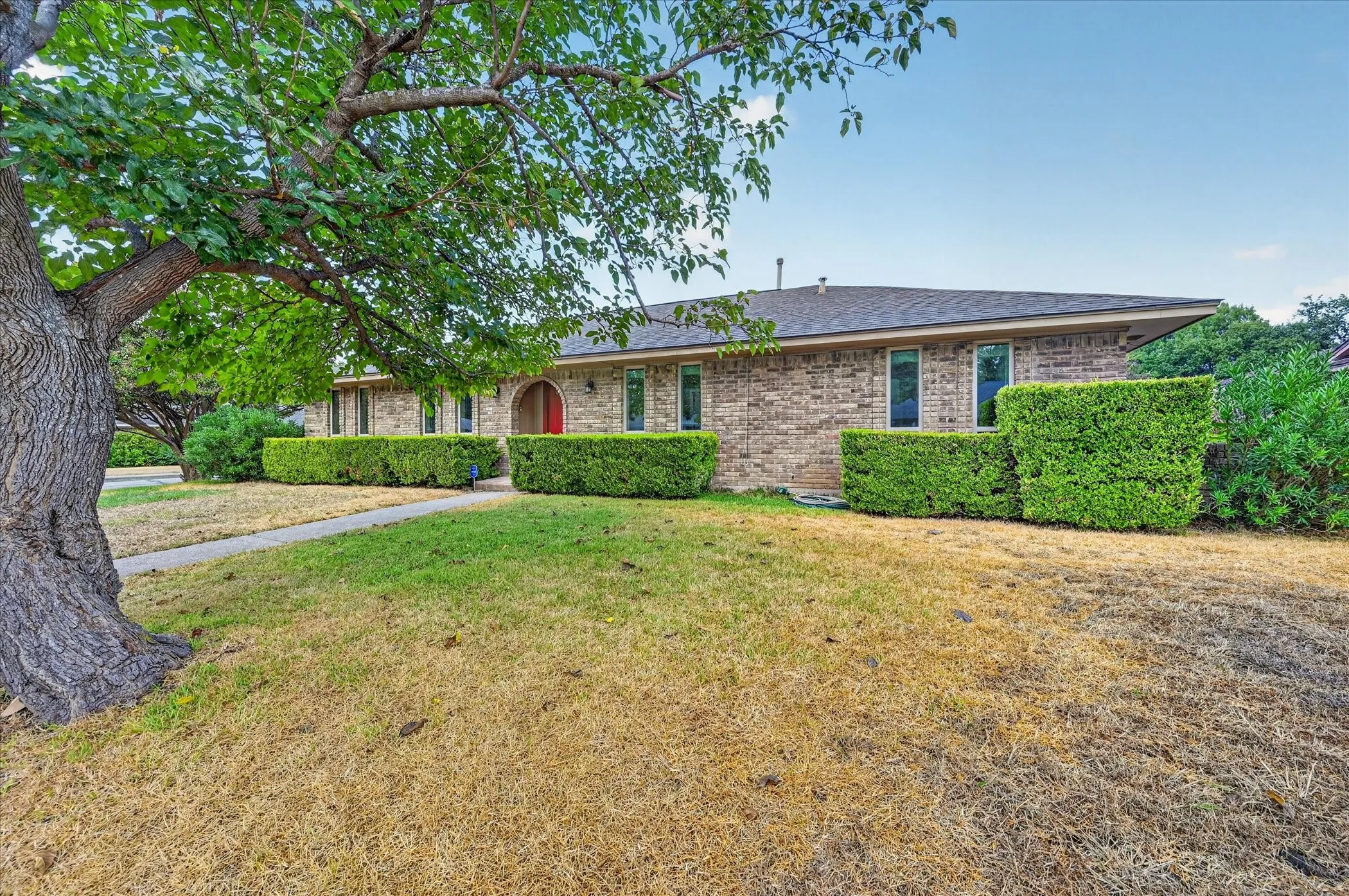 Single Family Residence For Sale in Dallas County , 215 Roma Drive, Duncanville, Texas 75116, 4 Bedroom, 3 Bathroom, 2 Garage spaces, 2,523 Sqft, built in 1975, mls#21386674, Real Estate Agent in Duncanville, Homes For Sale in Dallas county, Homes For Sale in Duncanville, Realtor in Duncanville Texas, Real Estate Brokerage Independent Realty Texas, Luminita Cordes Realtor